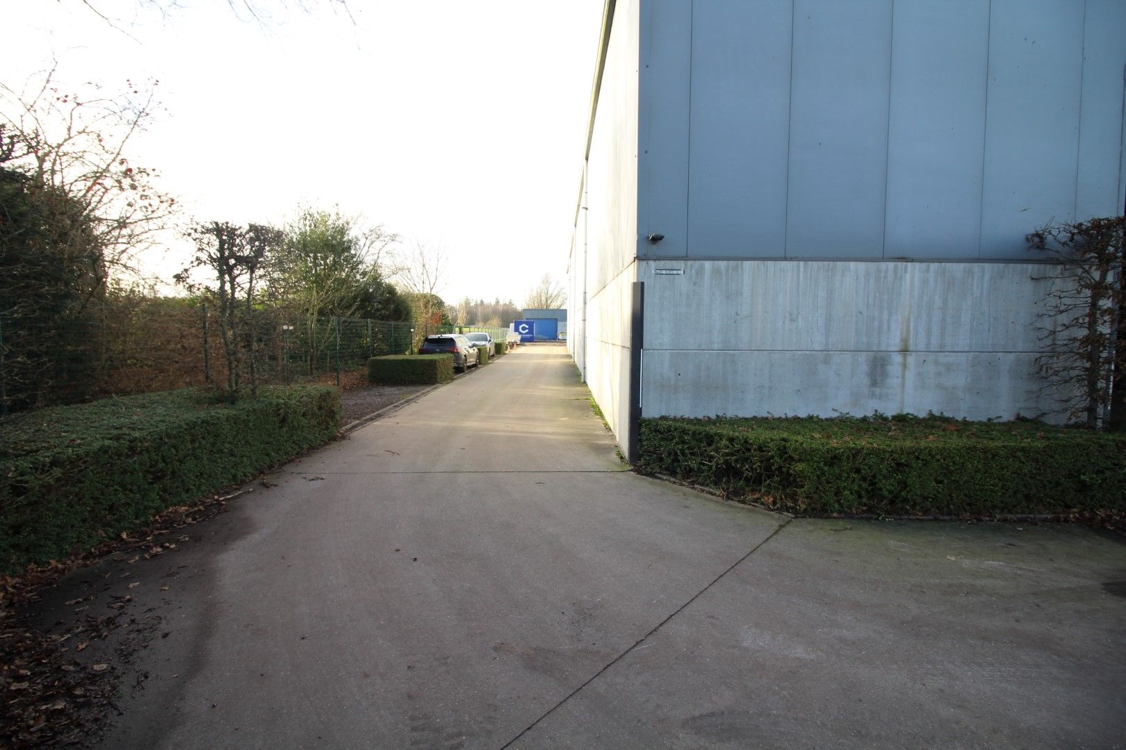  te huur Maldegem | ruime werkplaats of opslagruimte met rolbruggen 600+200m² foto 4