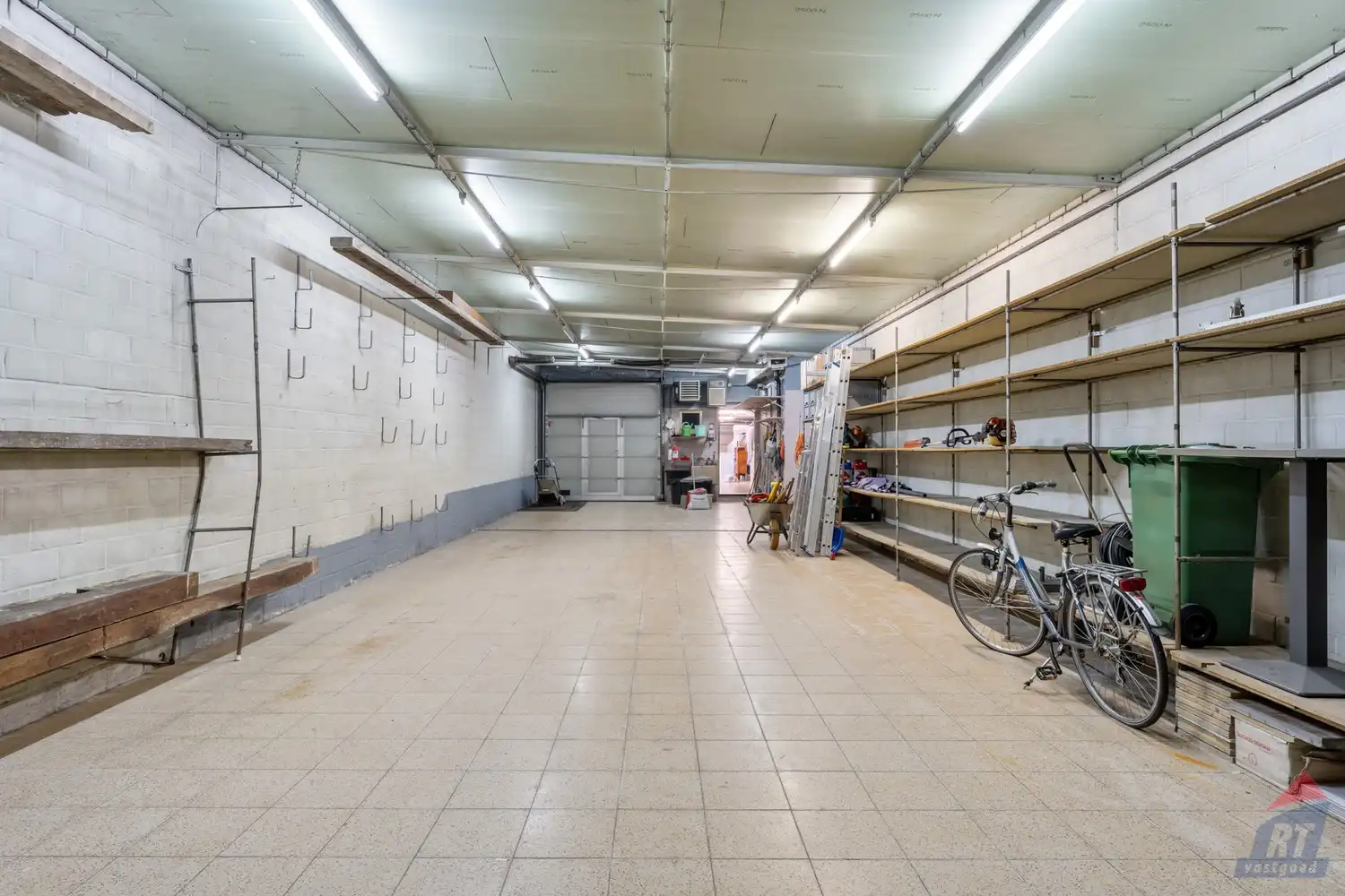 Karakteristieke eengezinswoning met ruime garages en kelder op toplocatie in Sint-Truiden foto 21