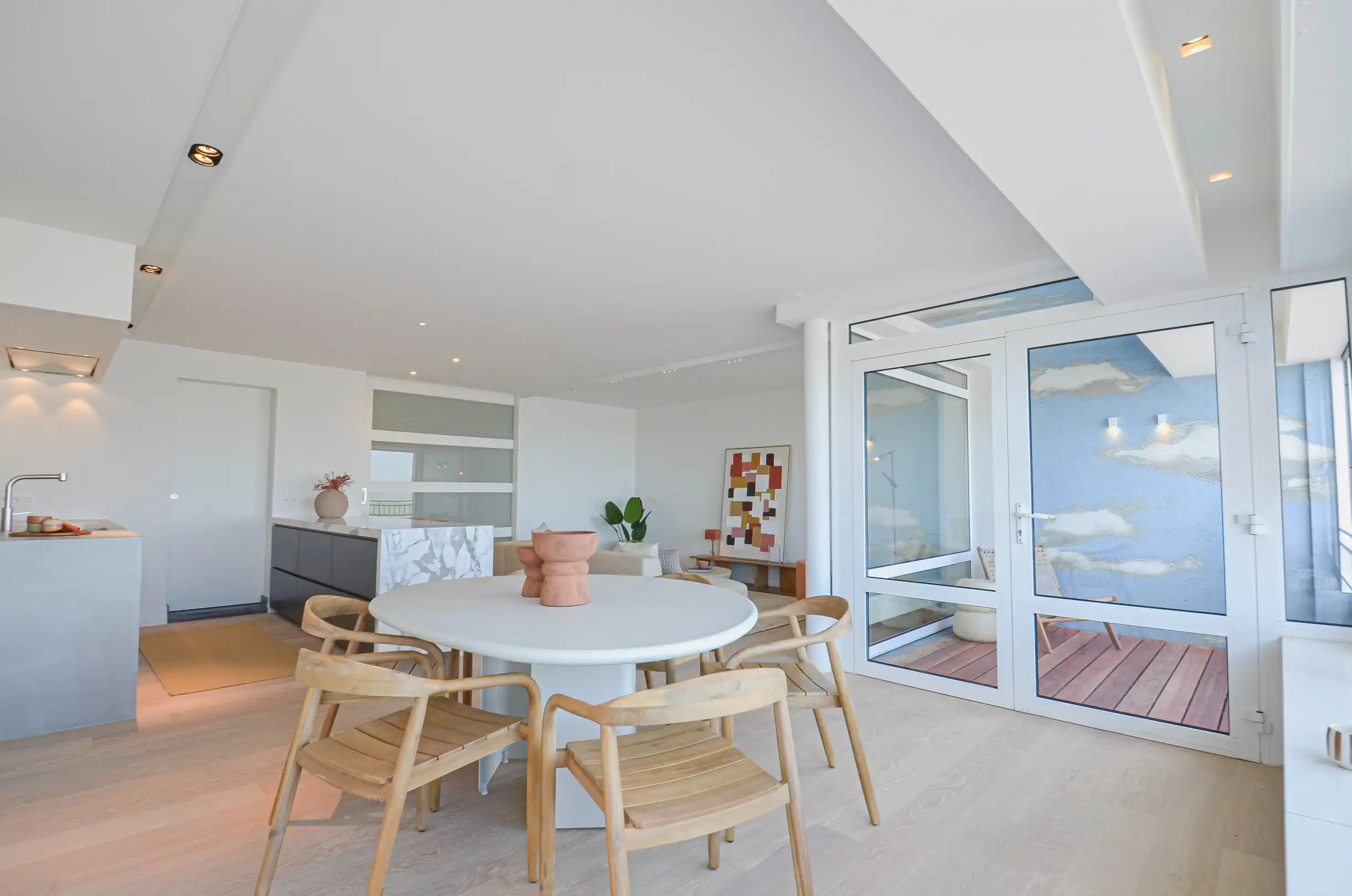 Exclusief – Stijlvol volledig gerenoveerd appartement met frontaal zeezicht. foto 10