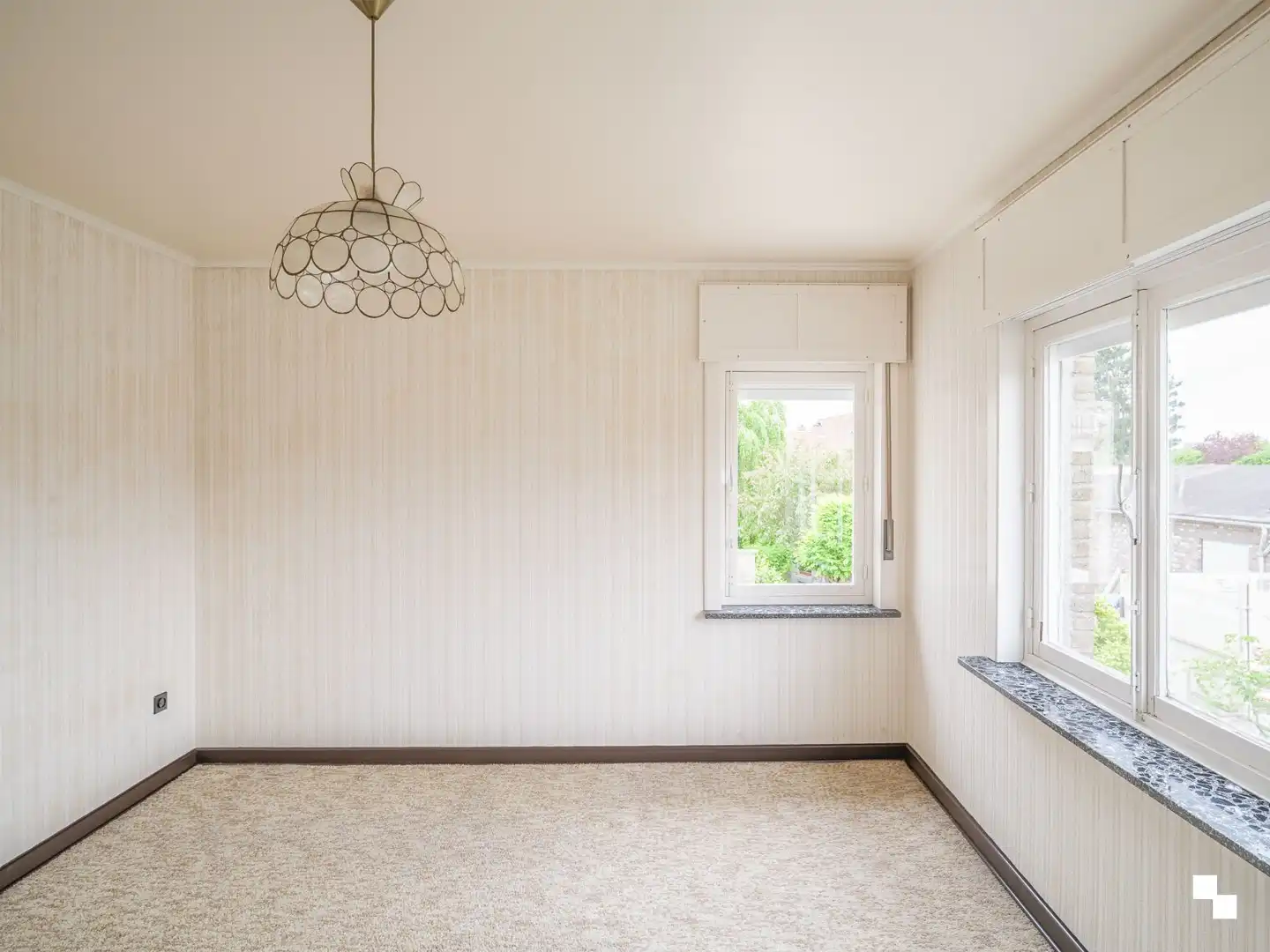 Ruime, te renoveren woning in het mooie Asper foto 12