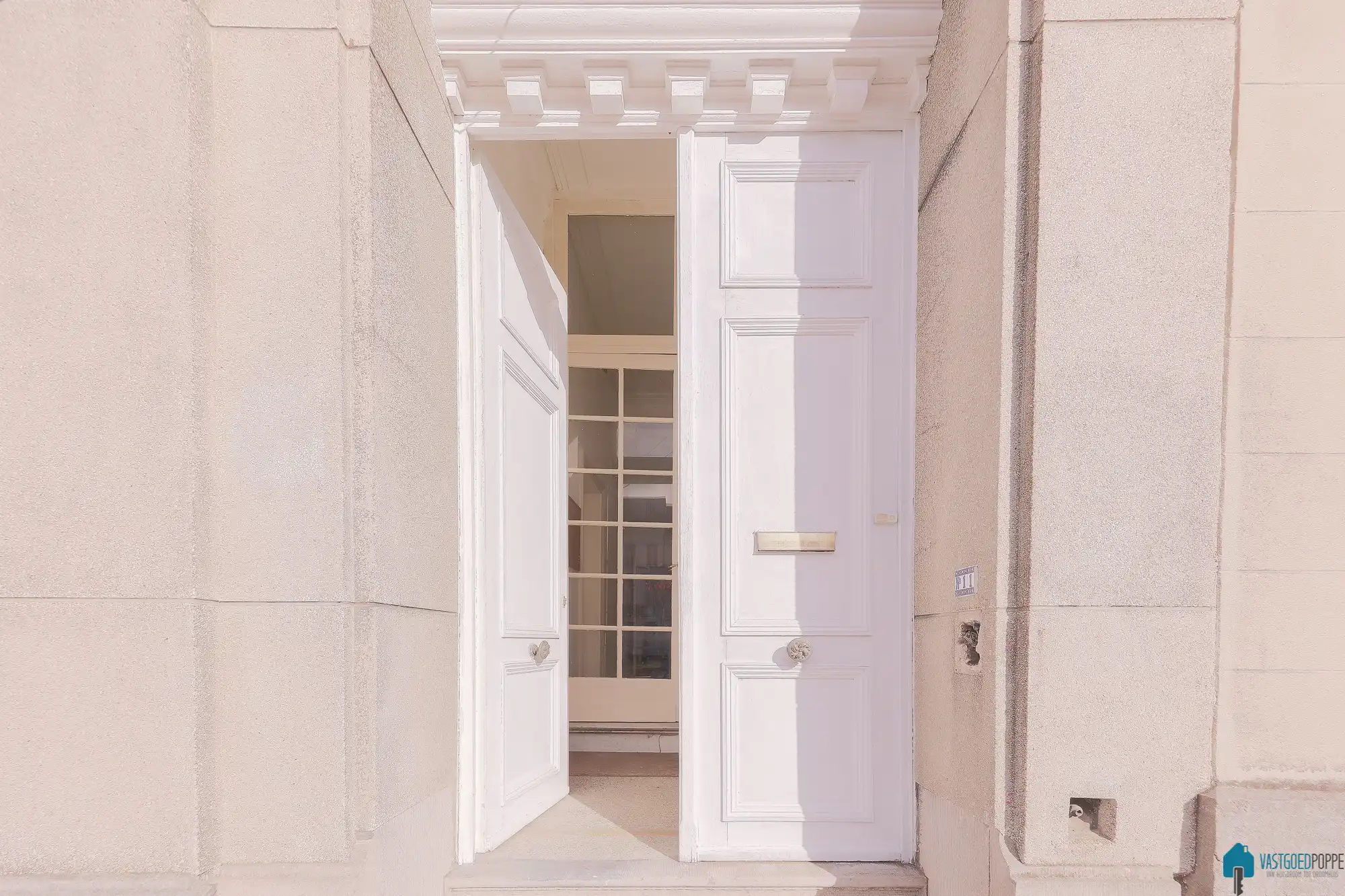 Ruim herenhuis met tuin en garage foto 3