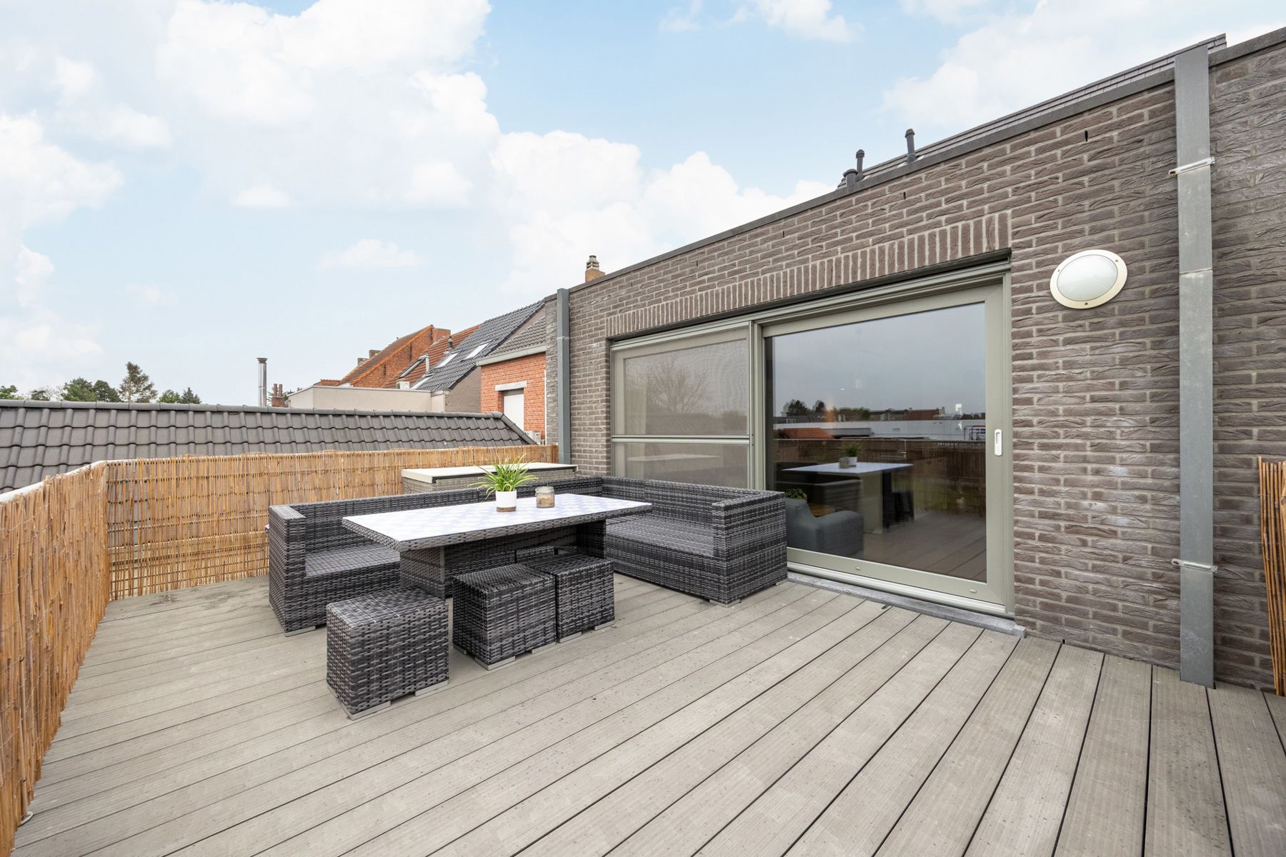 Duplex-appartement op de 1ste en 2de verdieping met 2 slaapkamers, terras, tuin en dubbele garage. foto 15