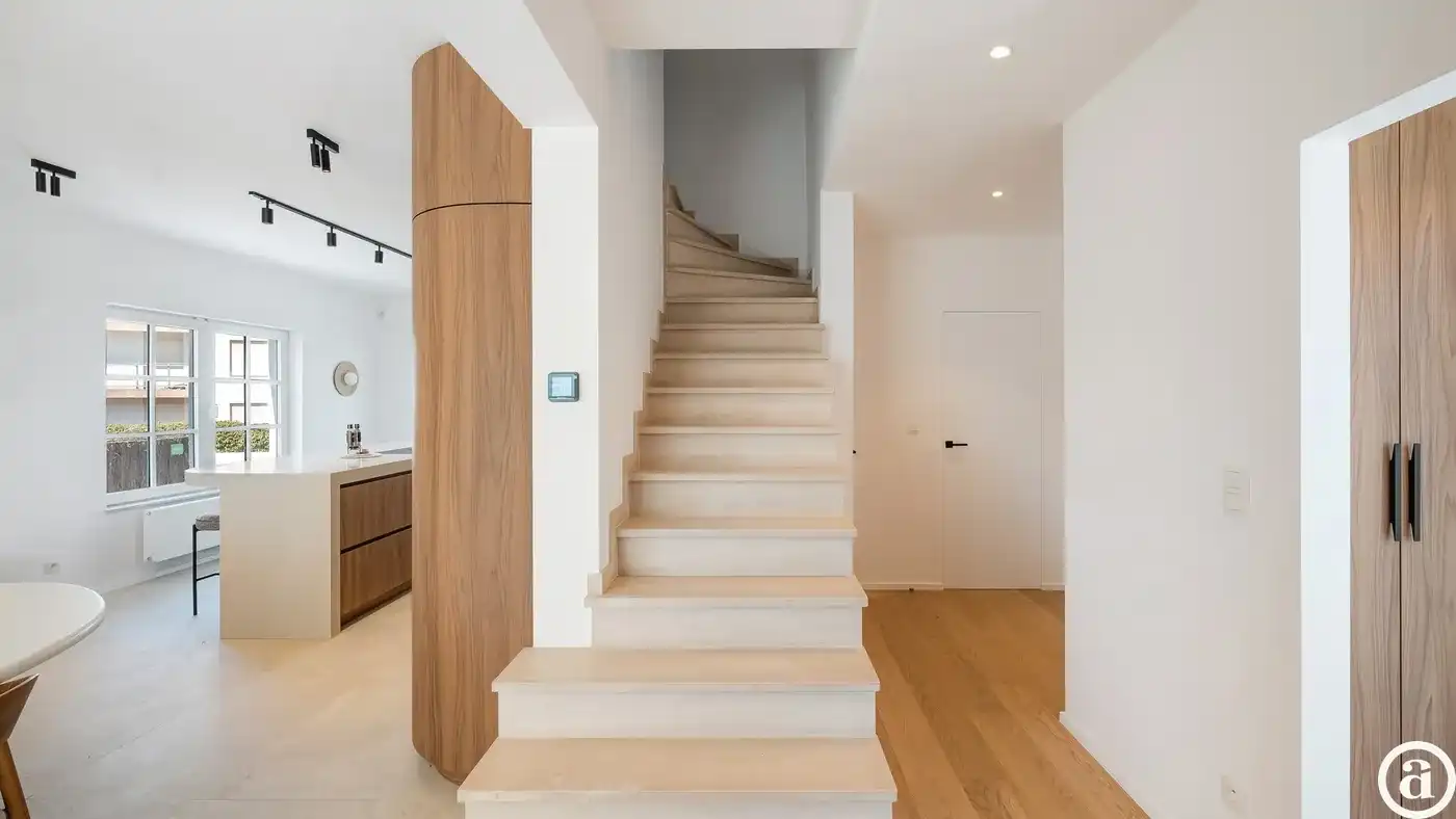 Exclusief gerenoveerde villa op een absolute toplocatie foto 27