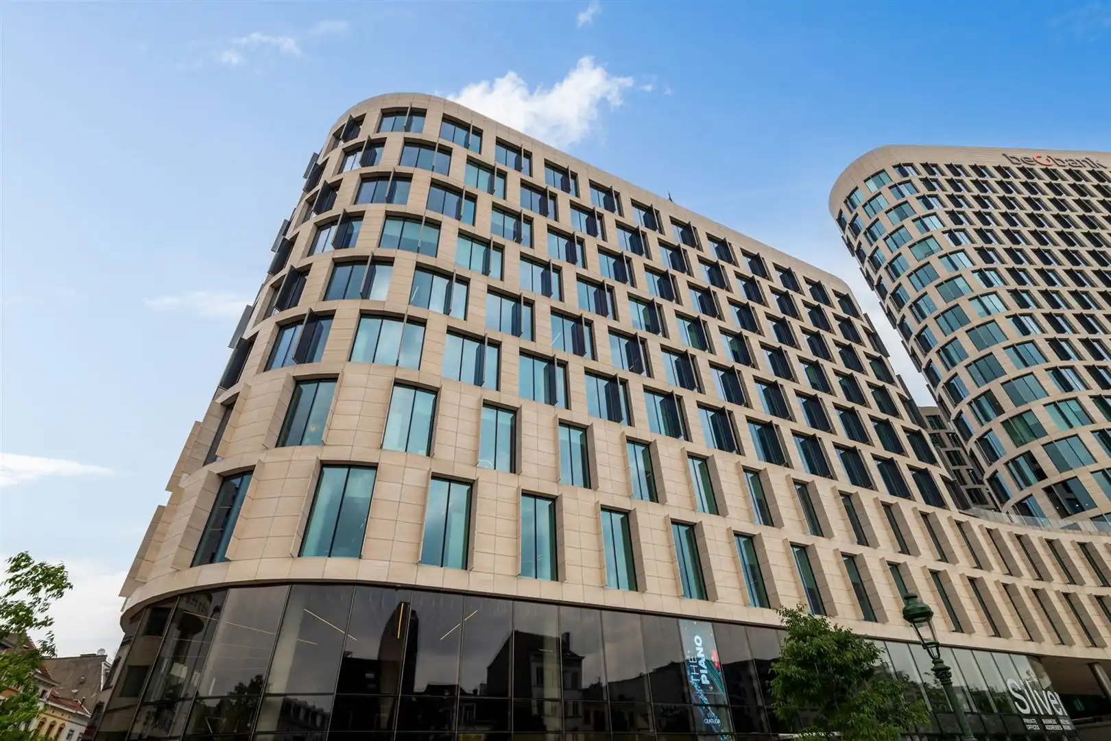 QUATUOR: onderverhuring - 1.267m² foto {{pictureIndex}}