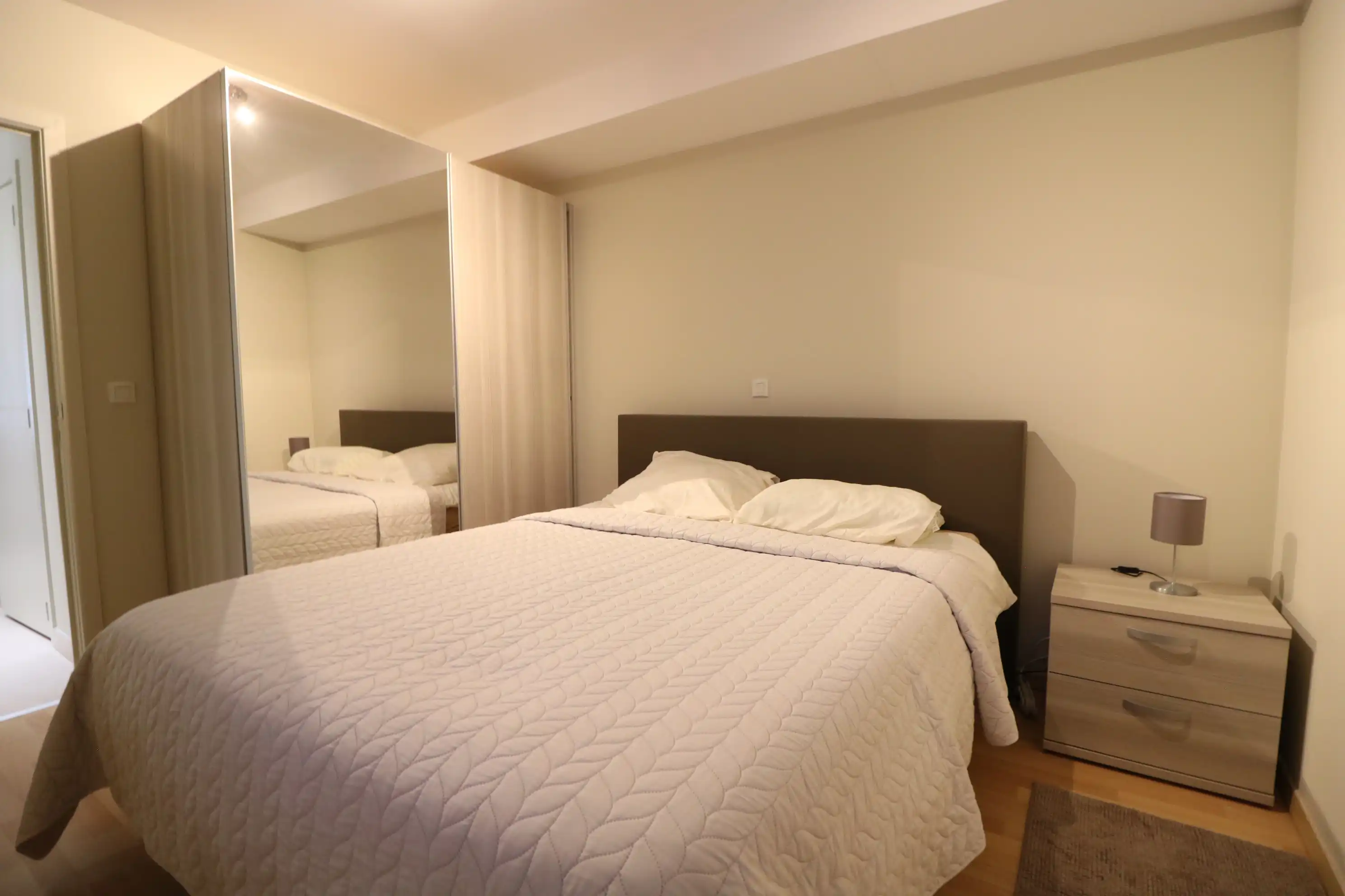 Instapklaar 2-slaapkamerappartement pal in het centrum van Blankenberge. foto 5