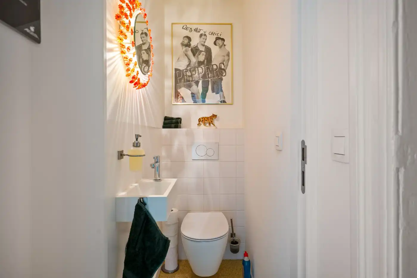 Prachtig gerenoveerde, authentieke woning met 4 slpk. en tuin foto 15