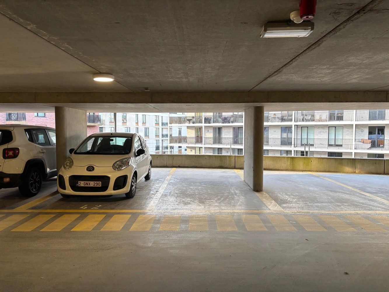 RECENT APPARTEMENT MET PARKING foto 26