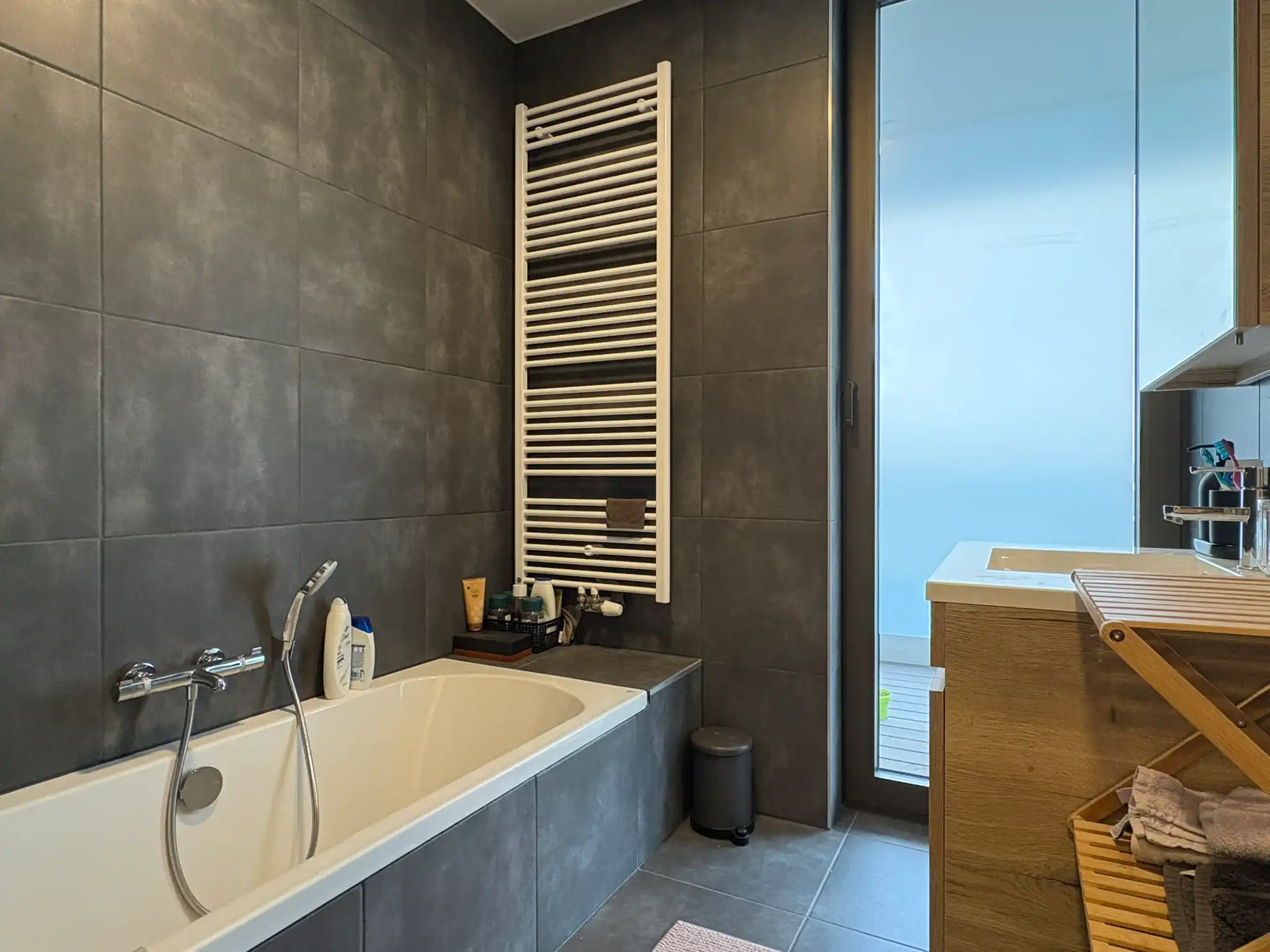 Klassevol appartement met autostaanplaats te huur in Deinze foto 8