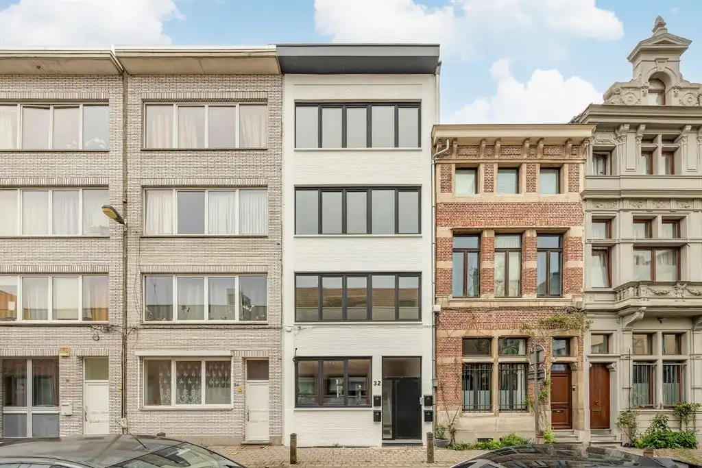 Gerenoveerd appartement met 2 slaapkamers foto 18