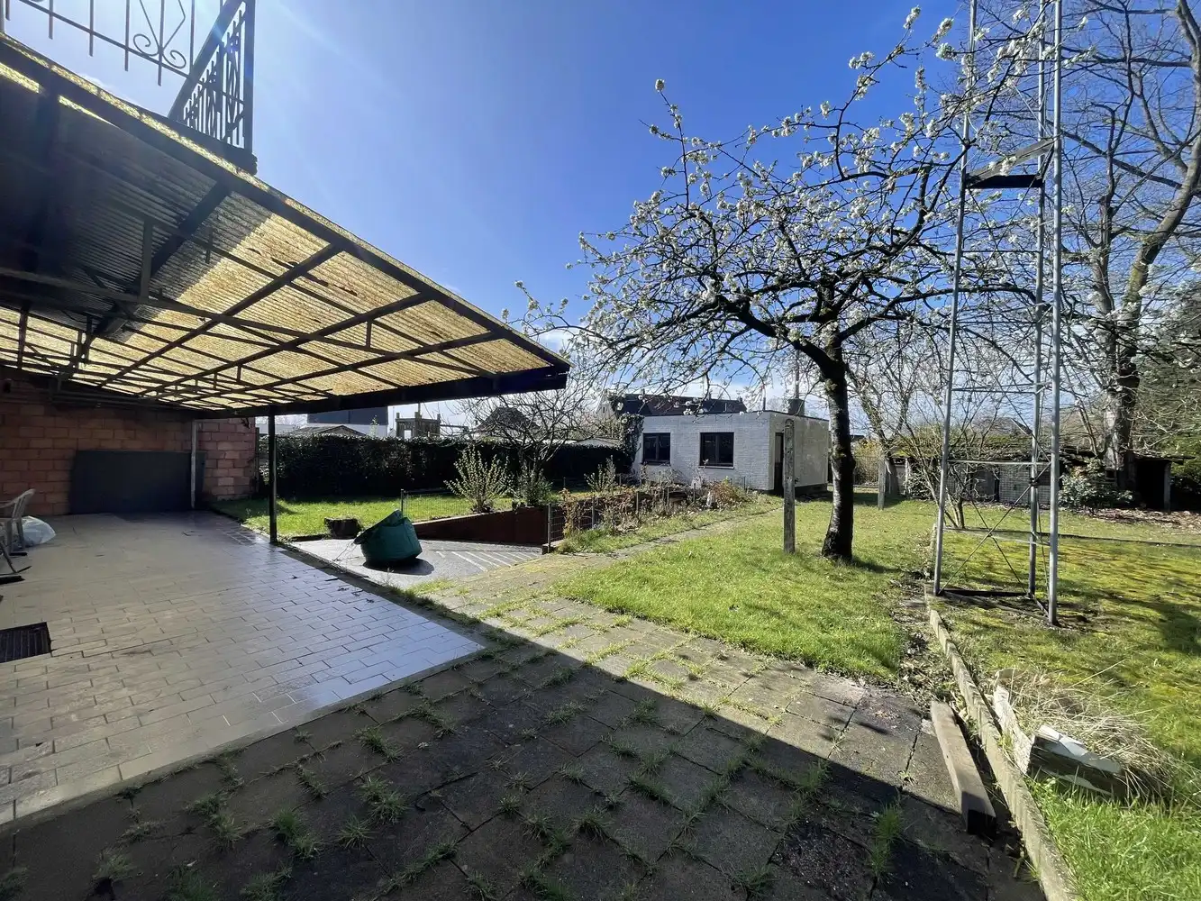 Tweewoonst met mooie tuin en vrijstaande garage foto 20