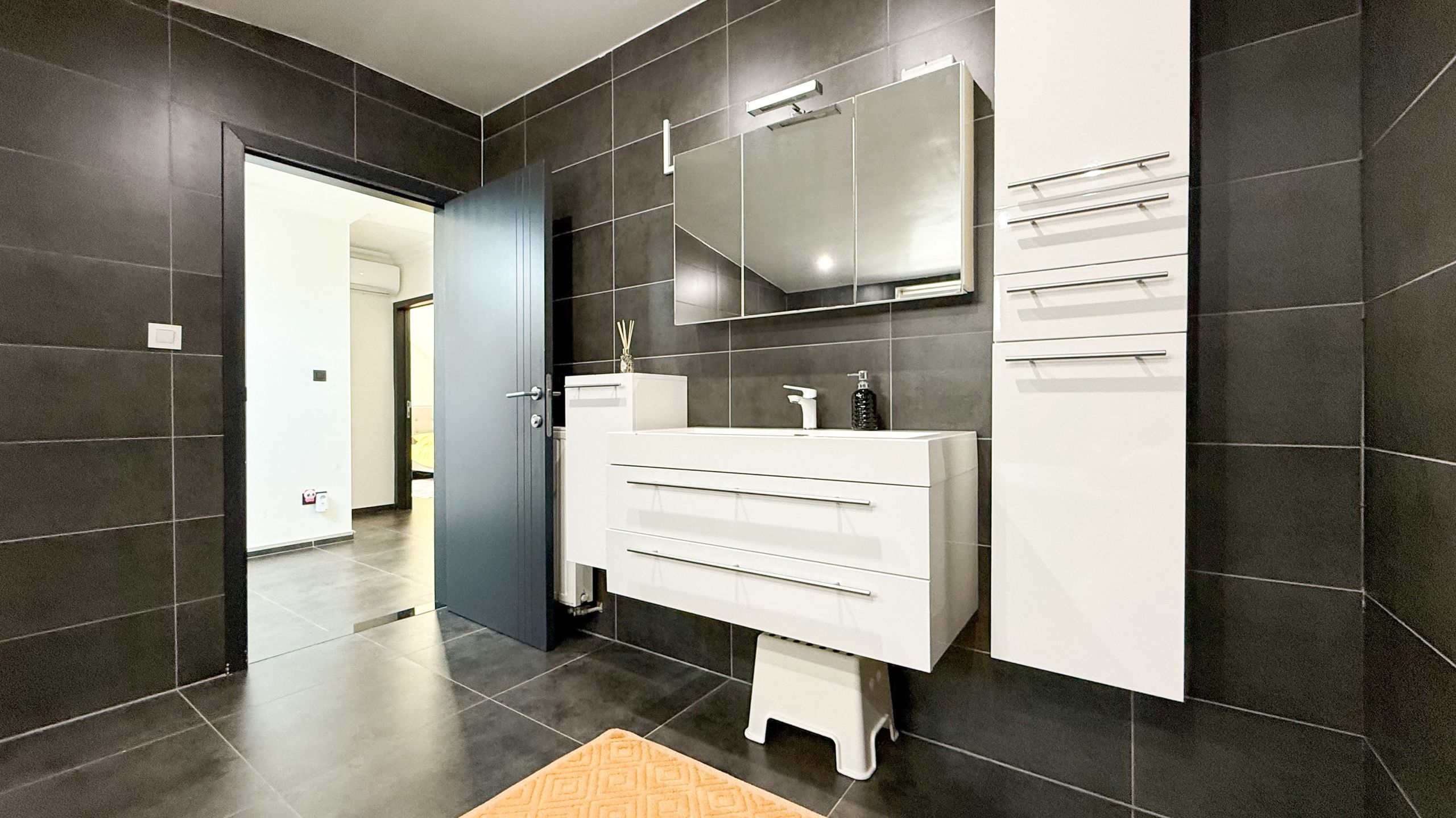 Instapklare woning met 4 spks en volledig aangelegde tuin! foto 32
