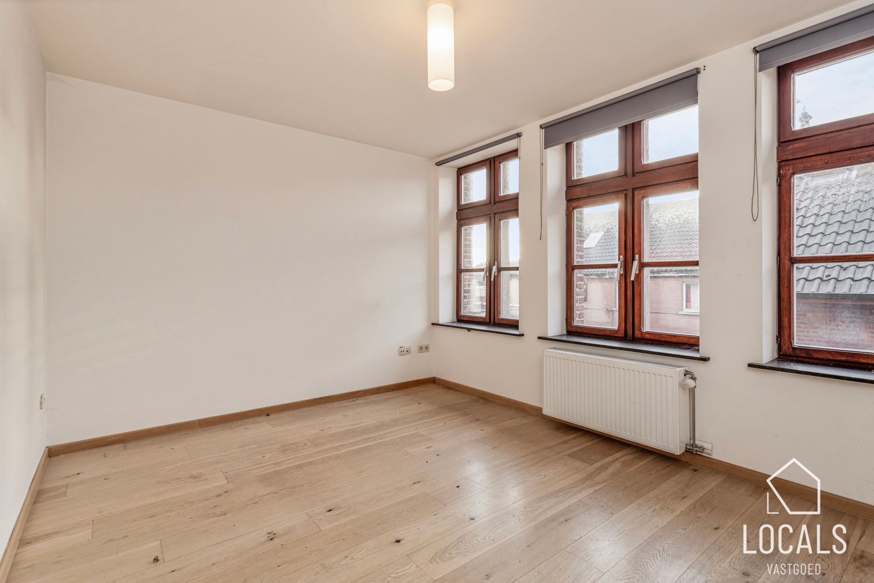 Ruim atelier (+/- 300m²) + ruime woning + verhuurde woning foto 16