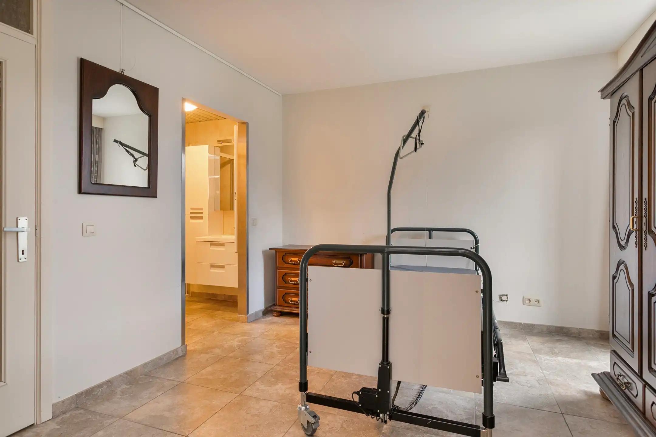 Gerenoveerde serviceflat op rustige locatie te Assebroek foto 6