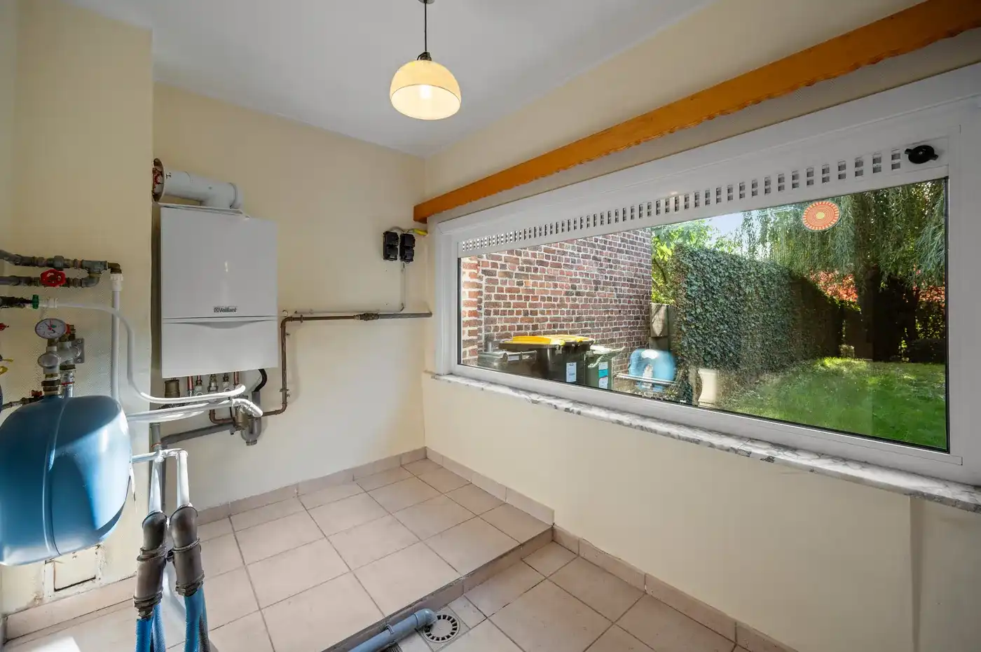 Charmante gezinswoning met ruime tuin en 3 garages in Overwinden (Landen) foto 11