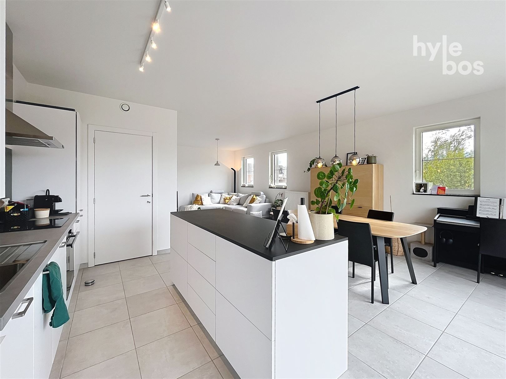 Lichtrijk, instapklaar appartement met autostaanplaats foto 9