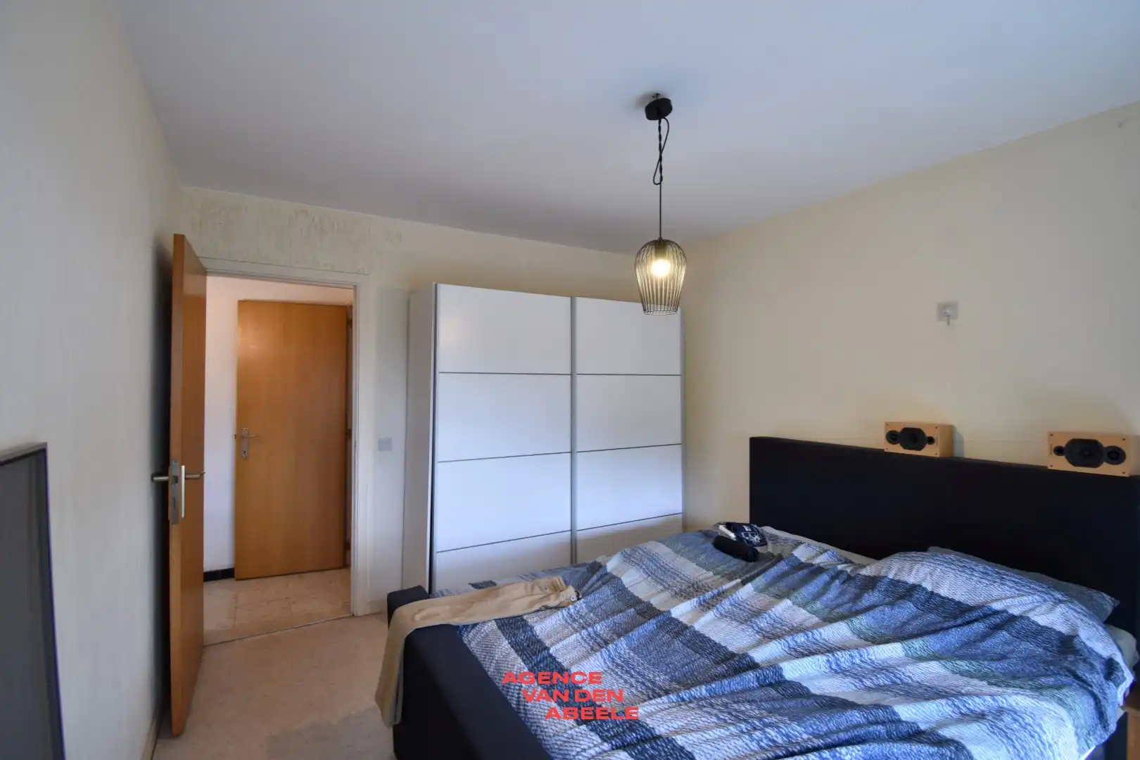 Uitzonderlijk breed appartement met 2 slaapkamers en terras foto 7