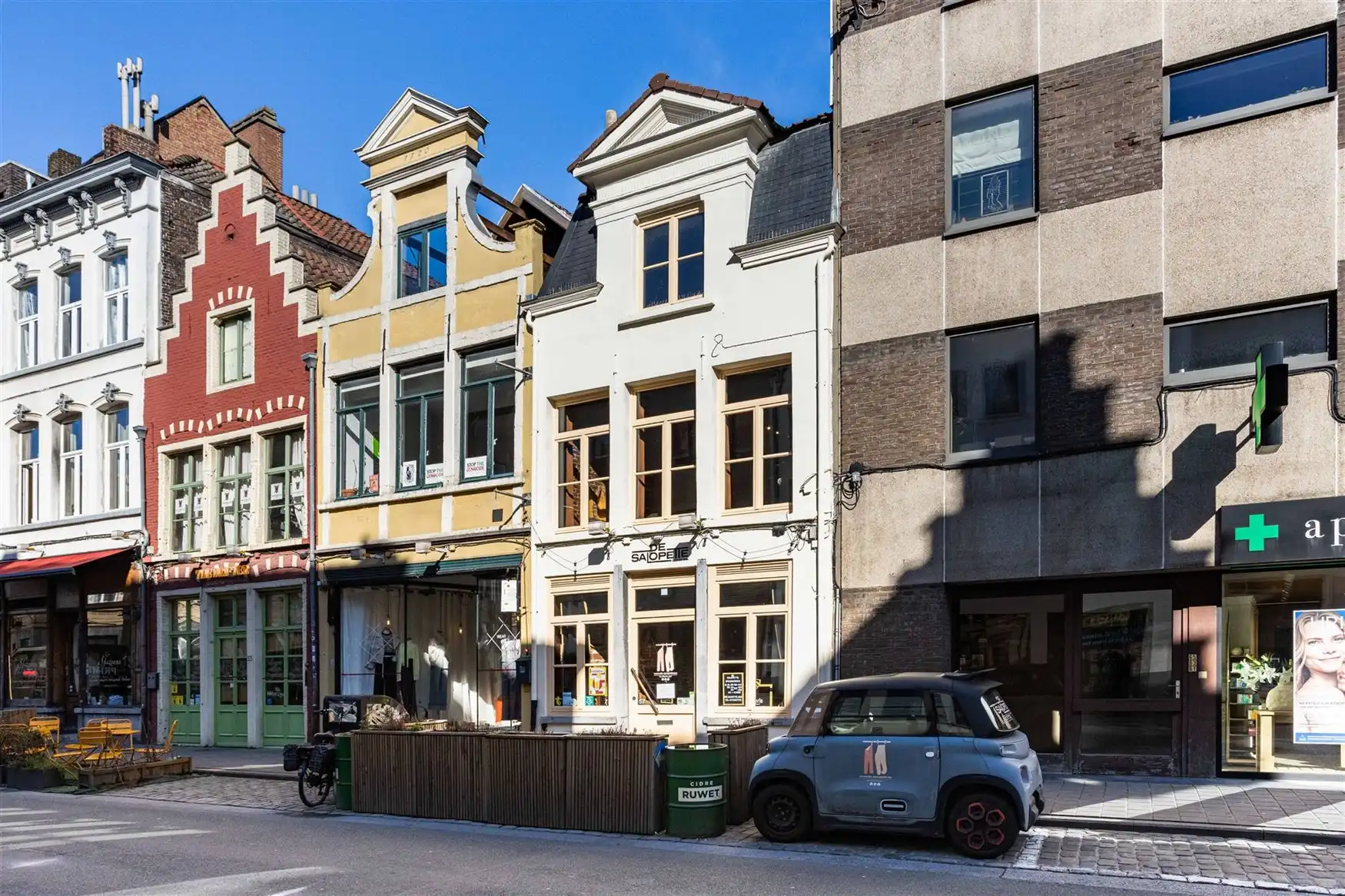 Commercieel gelegen horecapand in de bruisende Gentse binnenstad foto {{pictureIndex}}