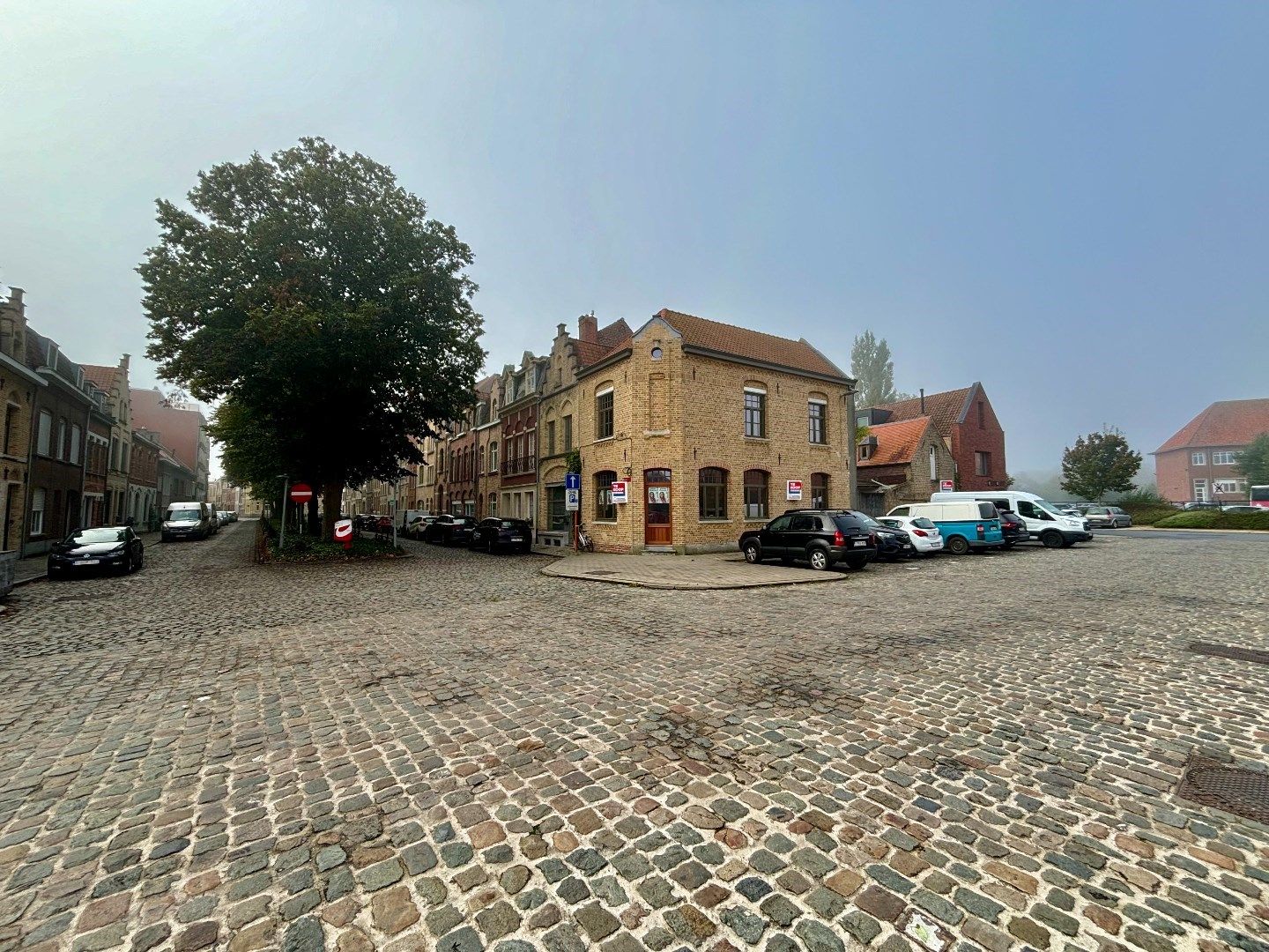 Hoofdfoto van de publicatie: RUIME WONING MET 4 SLPKS, STADSKOER EN GARAGE 