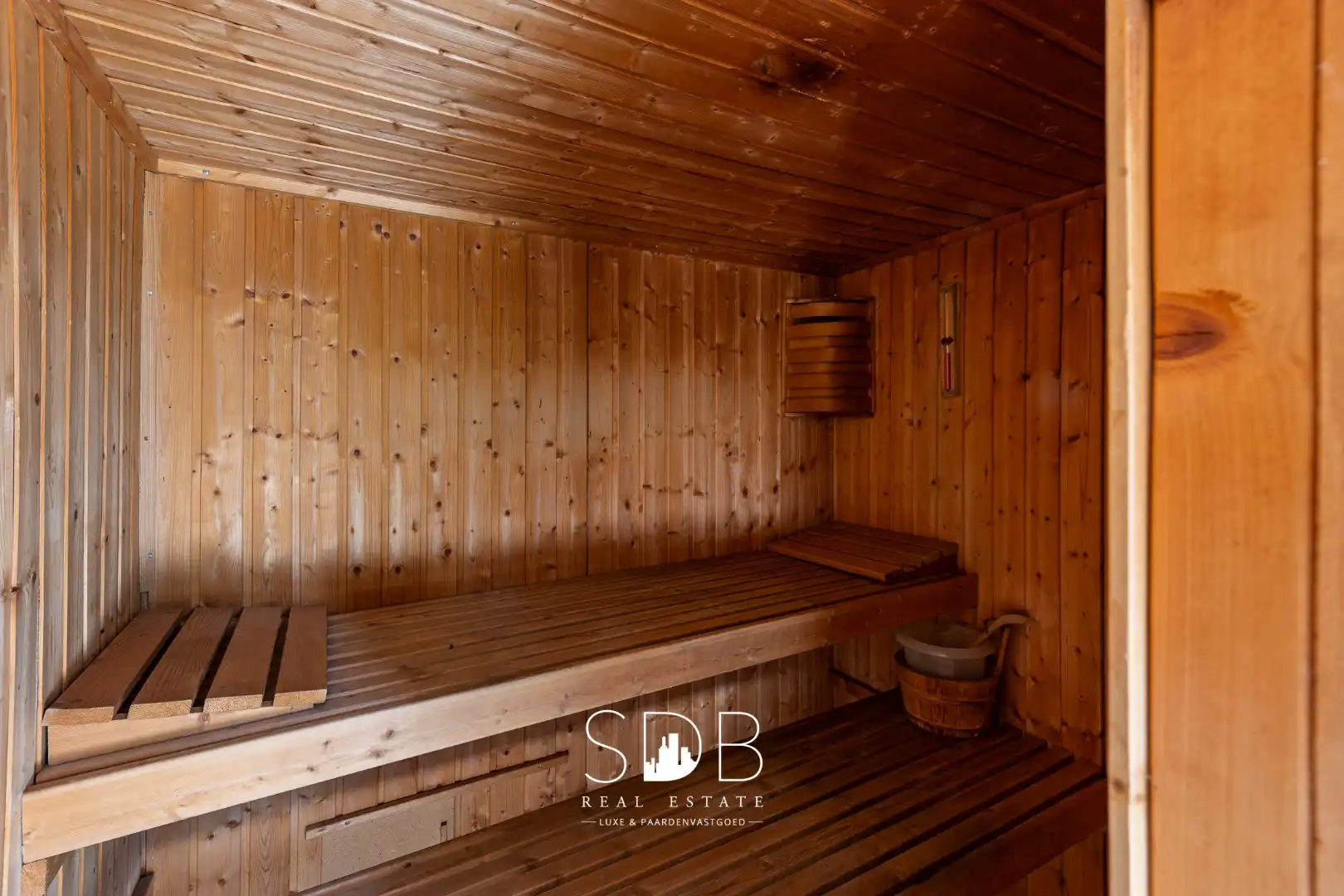 IN OPTIE : Prachtige hedendaagse villa met gezinstuin en zwembad op 1.387m² foto 28