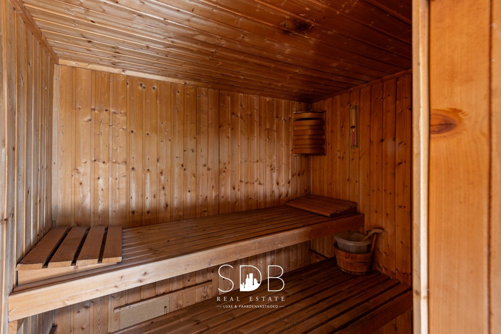 Prachtige hedendaagse villa met gezinstuin en zwembad op 1.387m² foto 28