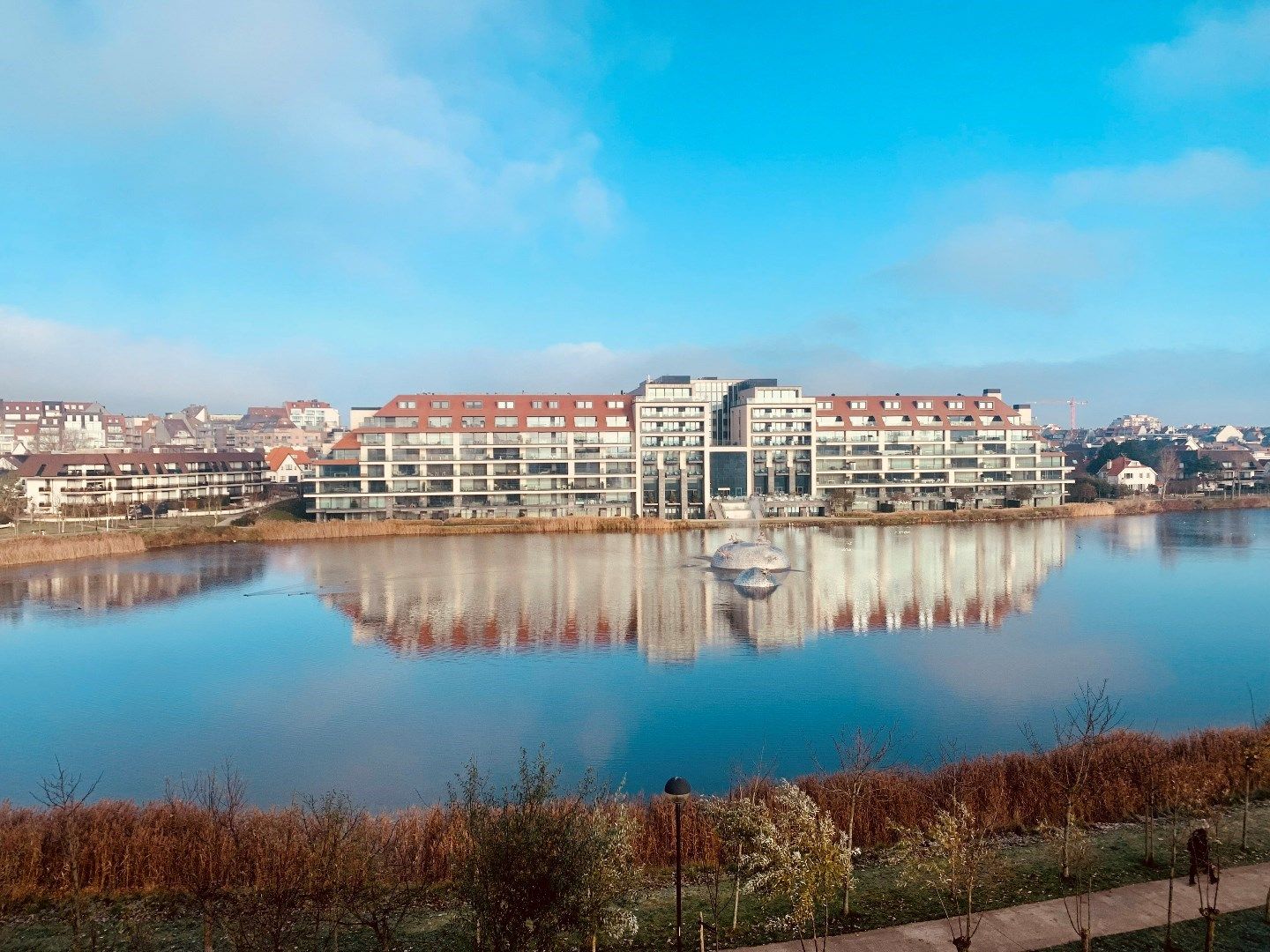 Prachtige totaalrenovatie met uitgestrekt zicht over het Zegemeer.  foto 2
