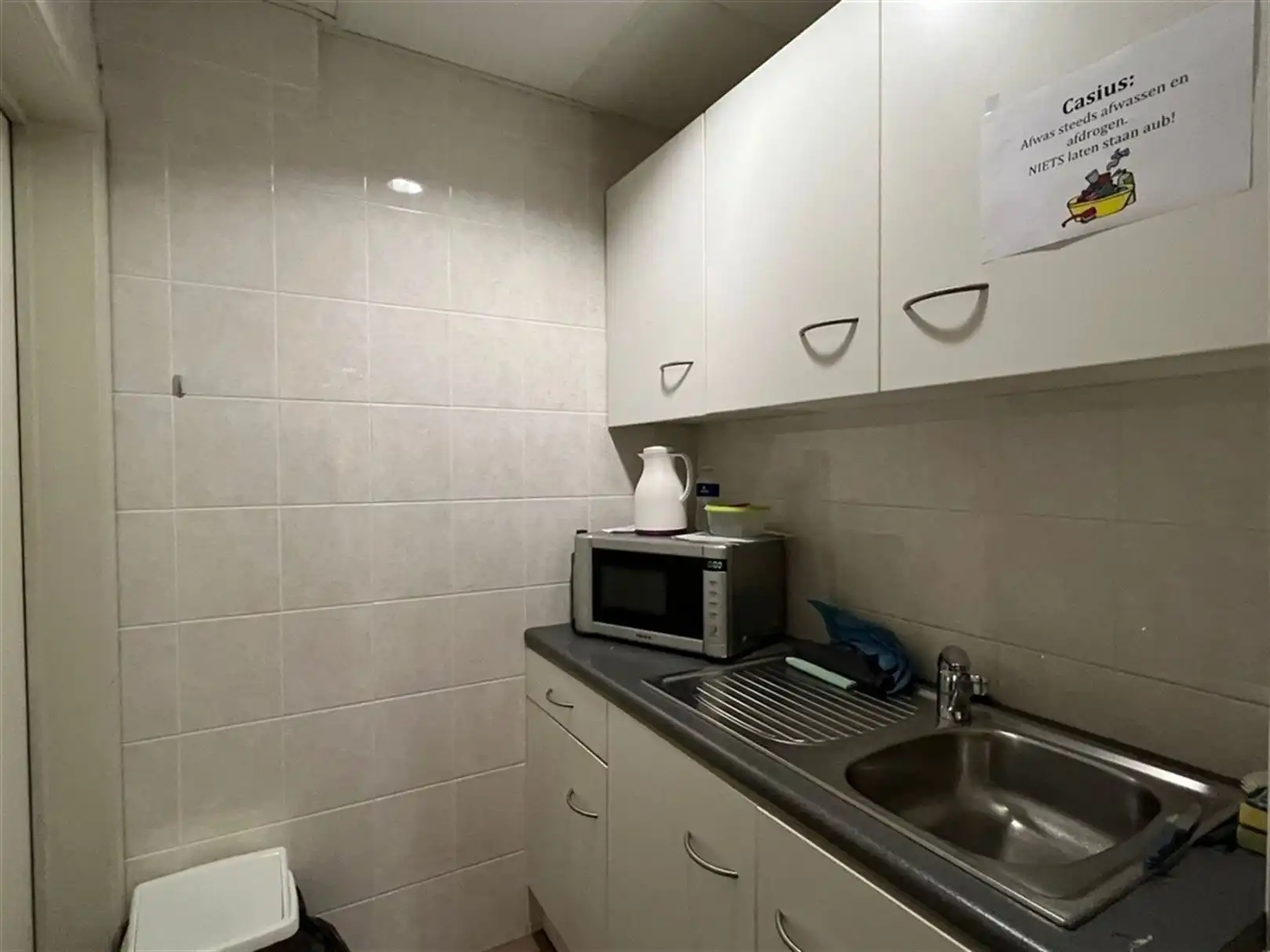 Budgetvriendelijk instapklaar kantoor op gunstige locatie foto 6