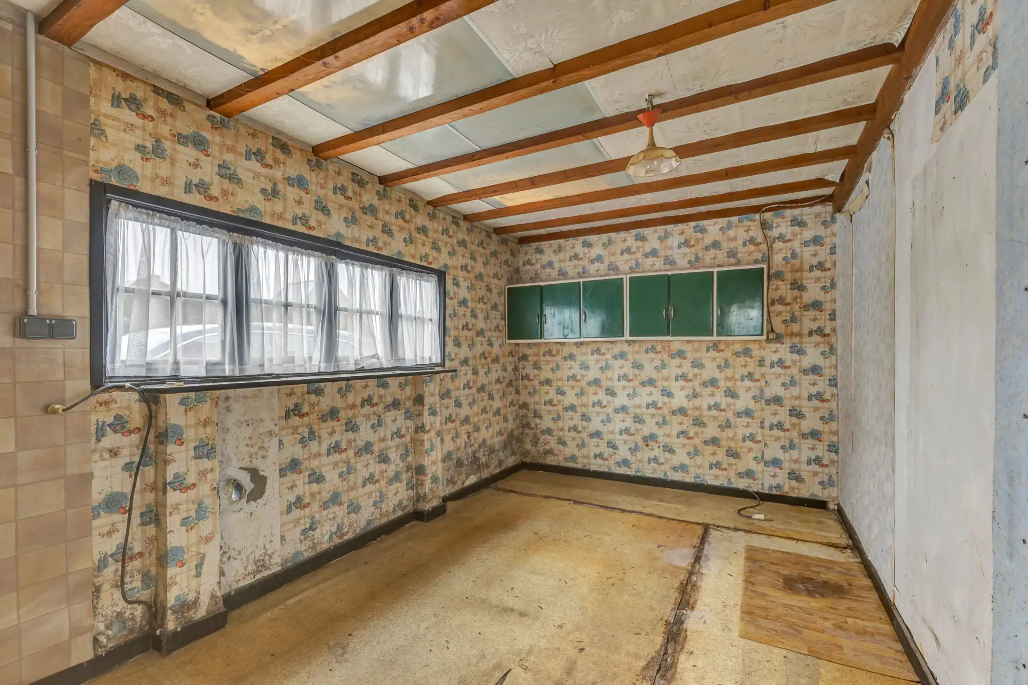 Ruime woning met veel potentieel en grote garage (80m²) foto 10