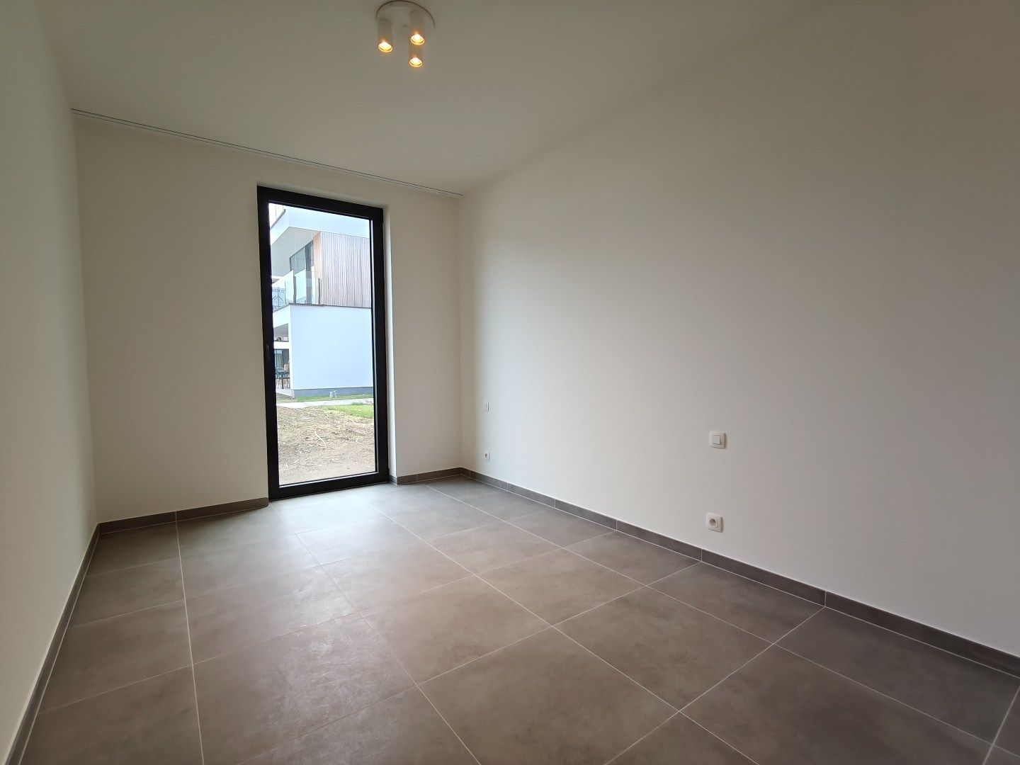 Luxe nieuwbouwappartement met tuin, 3 slaapkamers en autostaanplaats foto 9