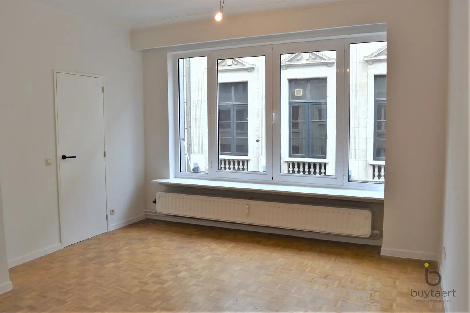 Gerenoveerd één slaapkamer appartement te centrum Antwerpen! foto 6