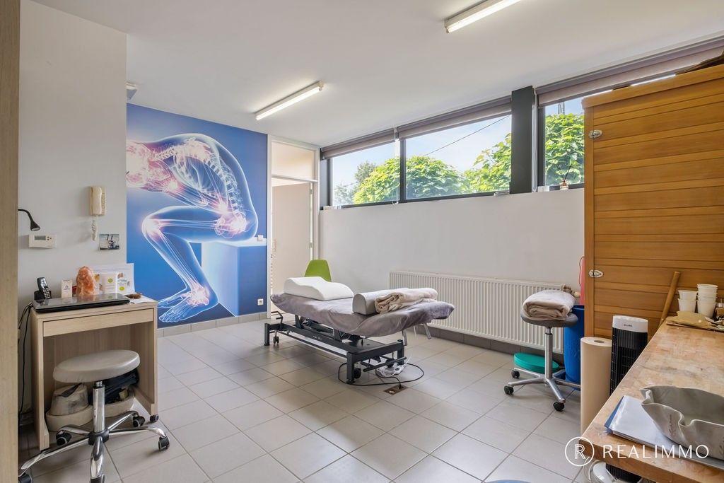Rustig gelegen instapklare gezinswoning met praktijkruimte foto 8