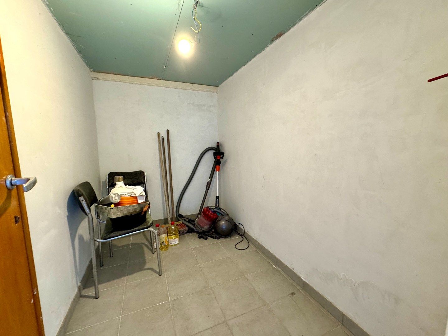 HALFOPEN WONING MET 3 SLPKS, GARAGE EN RUIME TUIN foto 6