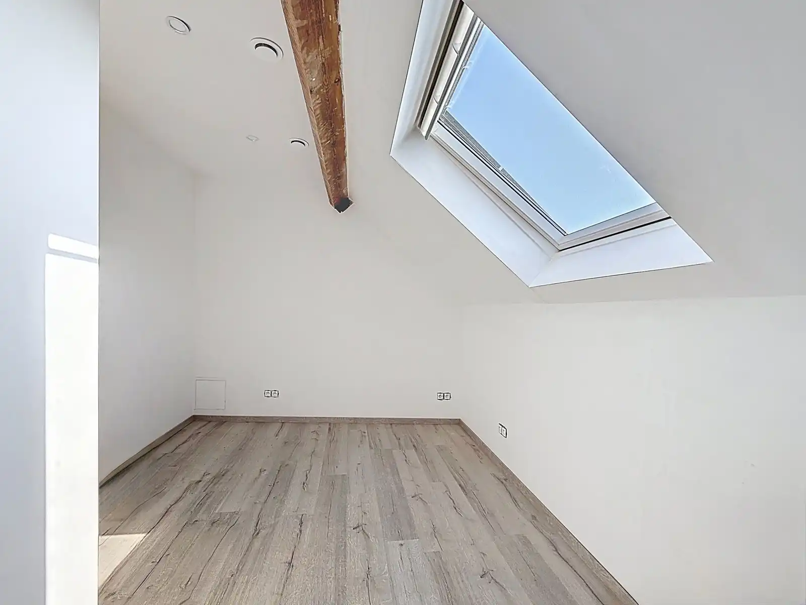 Ruime, Mooi Gerenoveerde Stadswoning met 3 SLPK én Tuin! foto 16