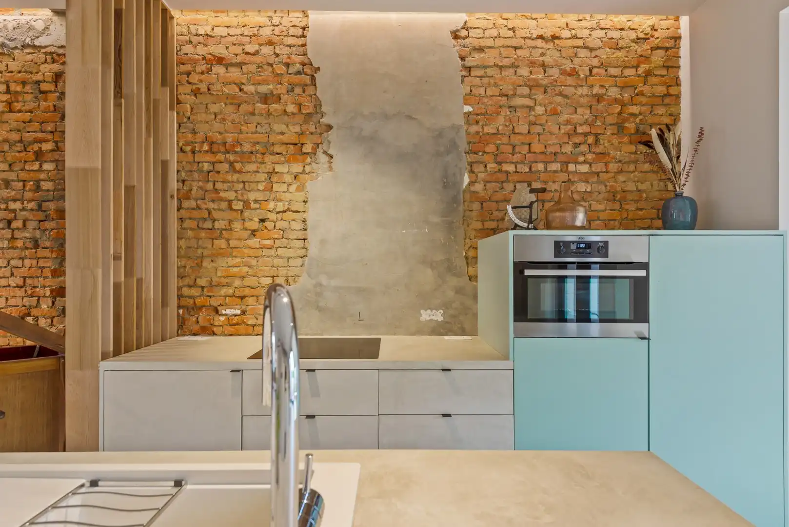 Prachtig gerenoveerde woning met gezellige en zonnige buitenruimte in rustige eenrichtingsstraat foto 3
