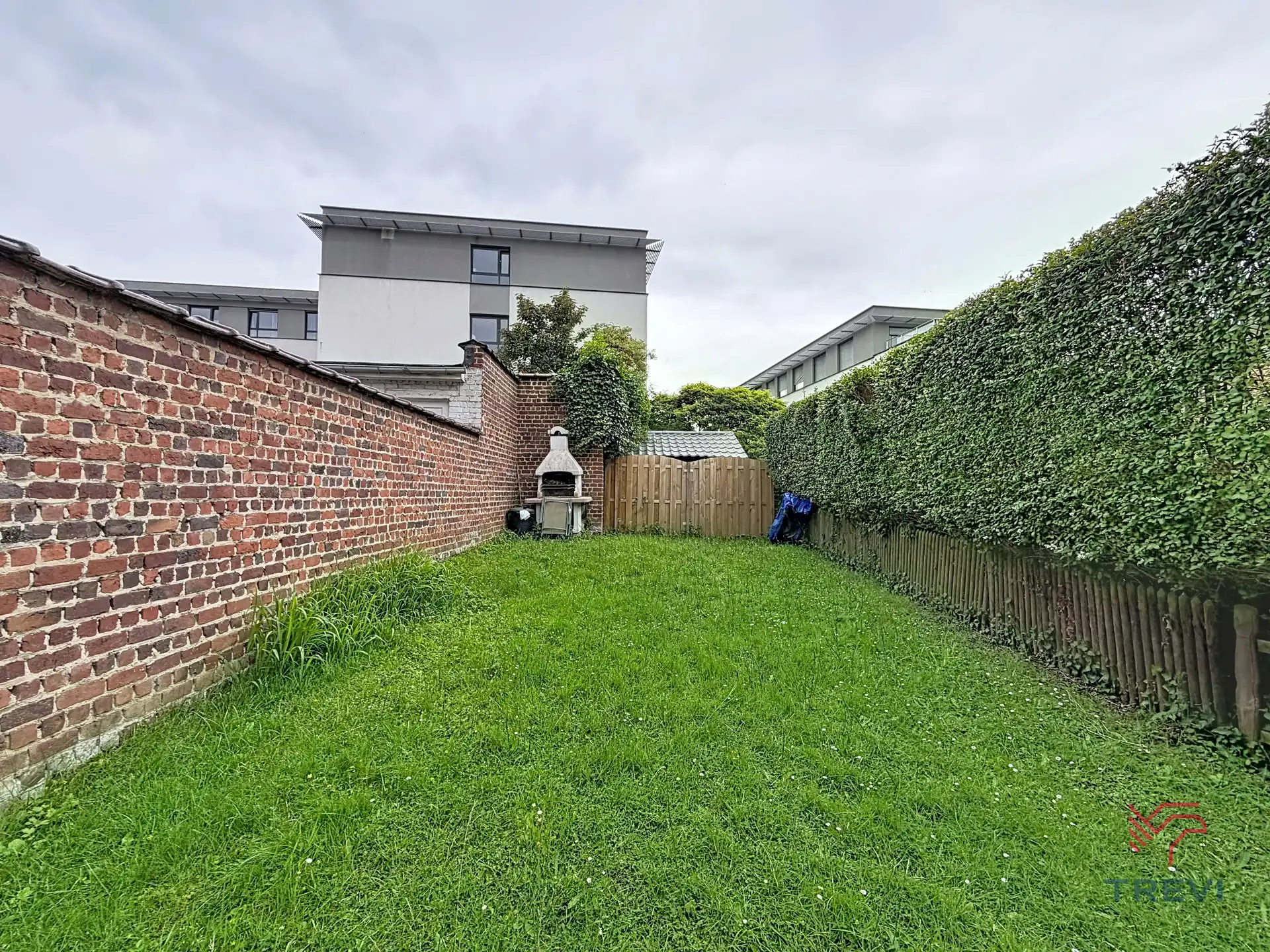 Prachtige woning met 4 slaapkamers, garage en tuin foto {{pictureIndex}}