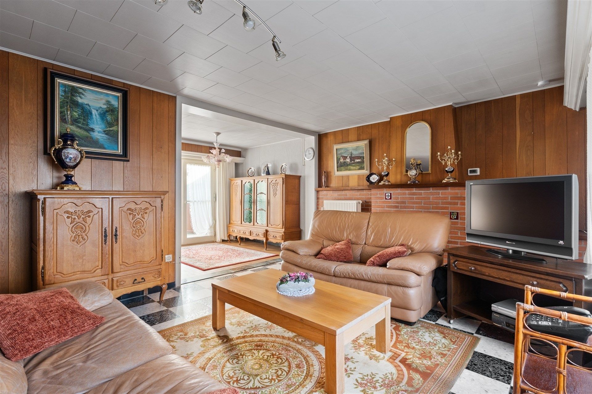 op te knappen woning met leuke tuin en inpandige garage. foto 3