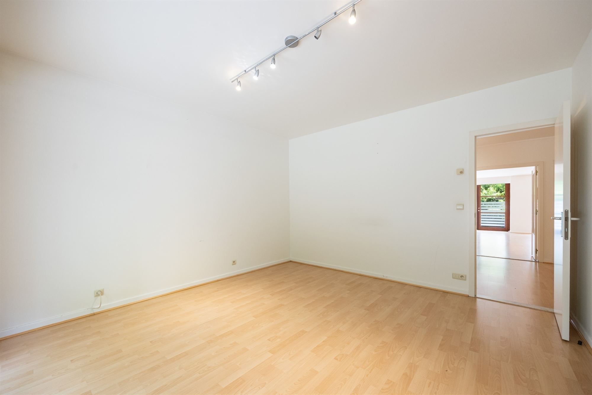 Instapklaar kantoor in het centrum van Schoten foto 22