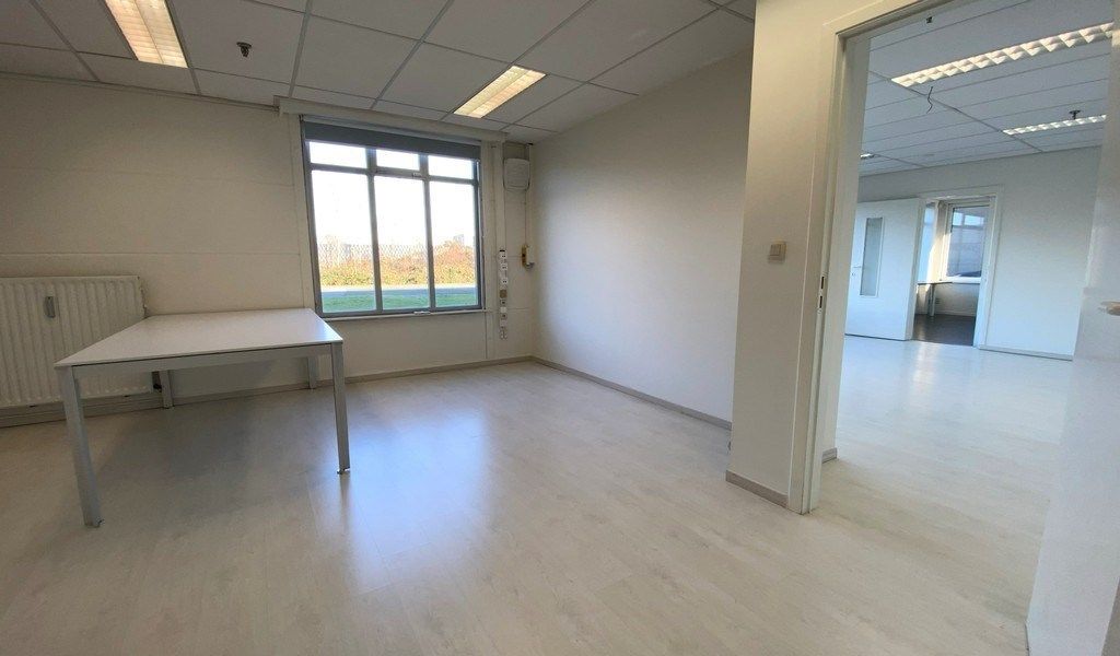 Budgetvriendelijk kantoor te huur bij E40 in Wetteren foto 4