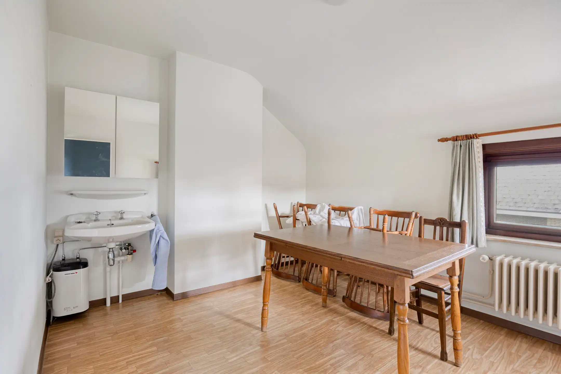 Ruime woning met 4 slaapkamers & bureau op 23are te Holsbeek foto 11