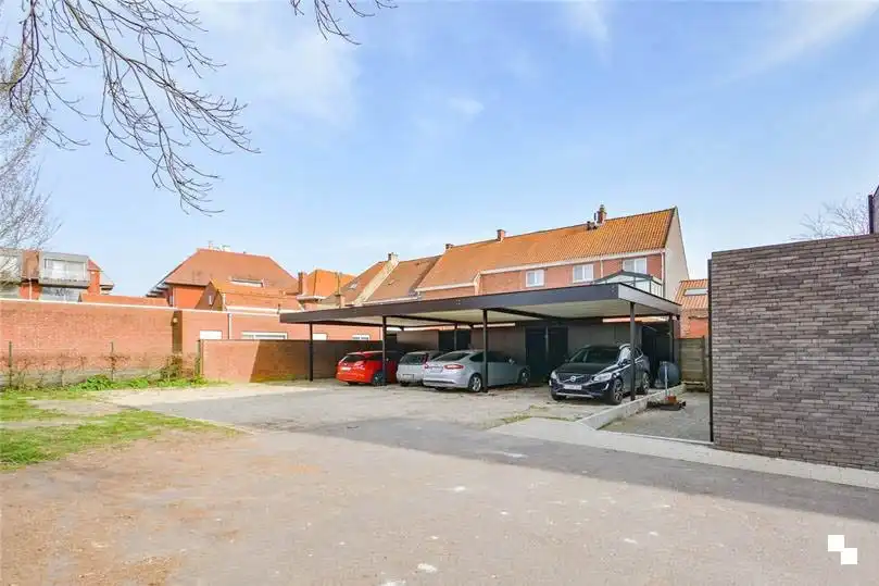 Recent gelijkvloers appartement met 2 slaapkamers en carport foto 12