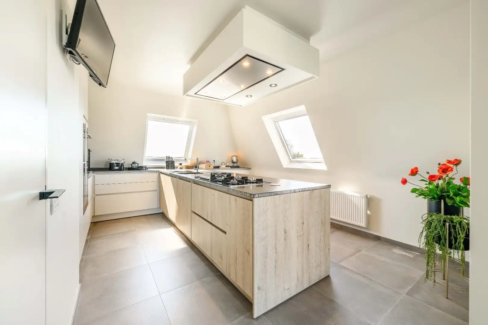 LUXUEUS PENTHOUSE (BJ 2019) MET GUNSTIGE LIGGING foto 8