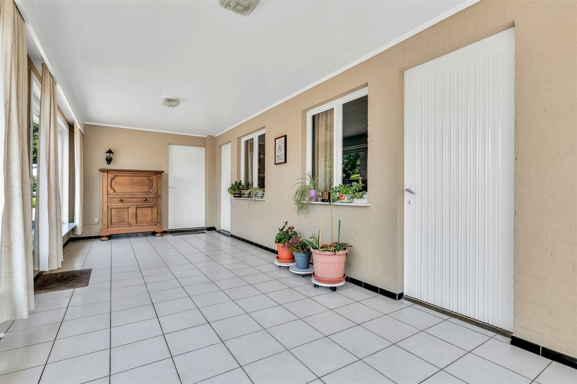 OP TE FRISSEN MAAR ZEER GOED ONDERHOUDEN WONING OP EEN RUIM PERCEEL NABIJ CENTRUM OOSTHAM foto 11