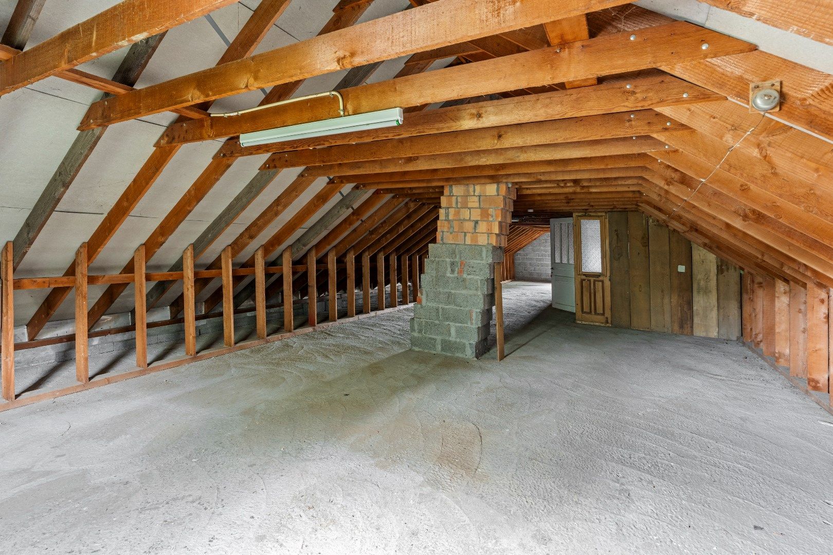 Woning met 3 slaapkamers, ruime garage en tuin op 662m². foto 16