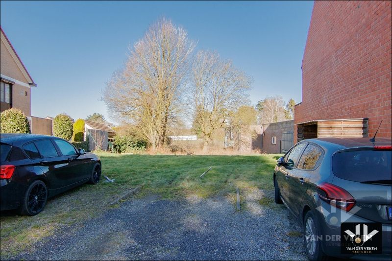Rustig en toch centraal gelegen projectgrond met diverse mogelijkheden op 4 aren 7 centiaren in het centrum van Diepenbeek! foto {{pictureIndex}}