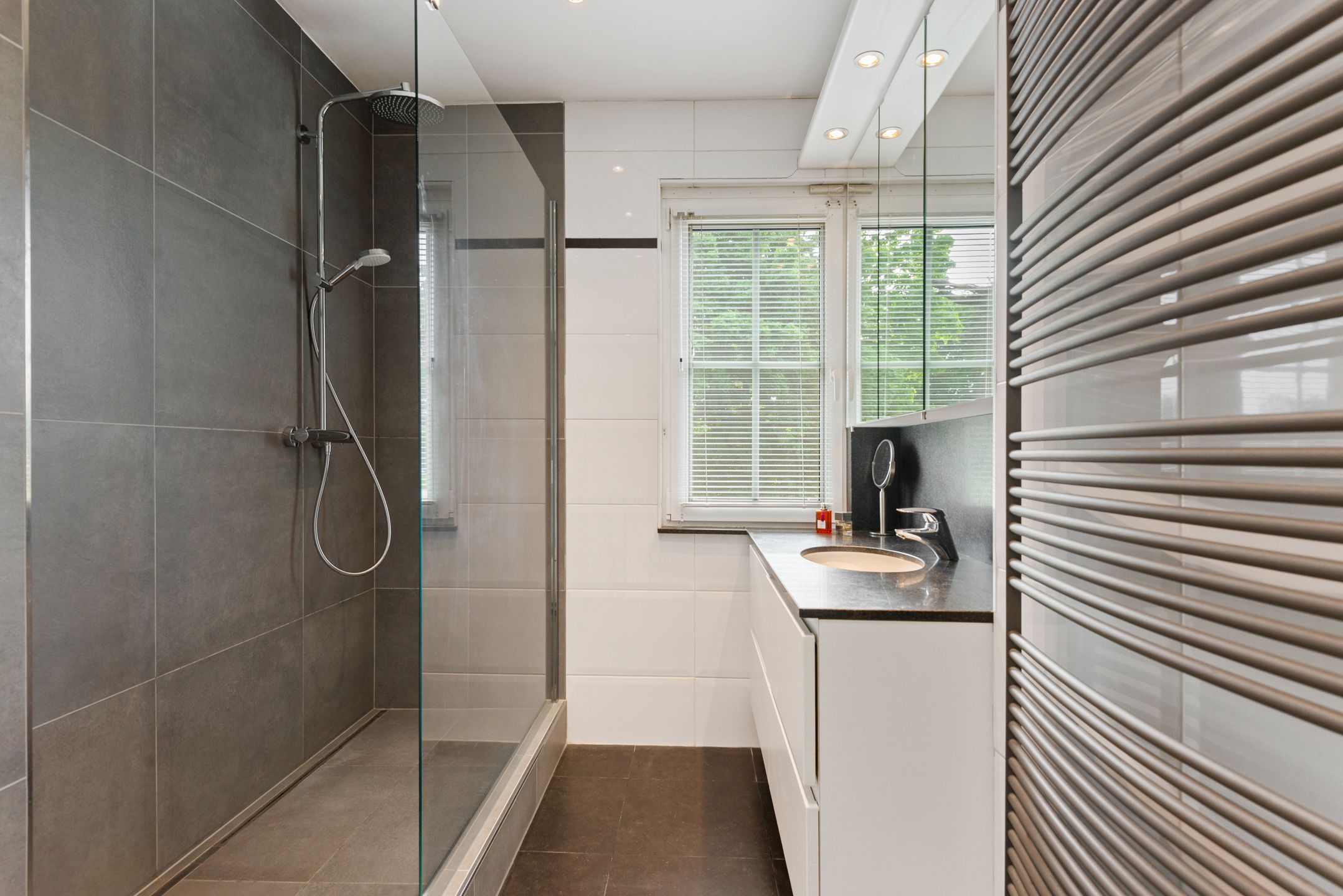 Instapklare halfopen woning op toplocatie foto 13