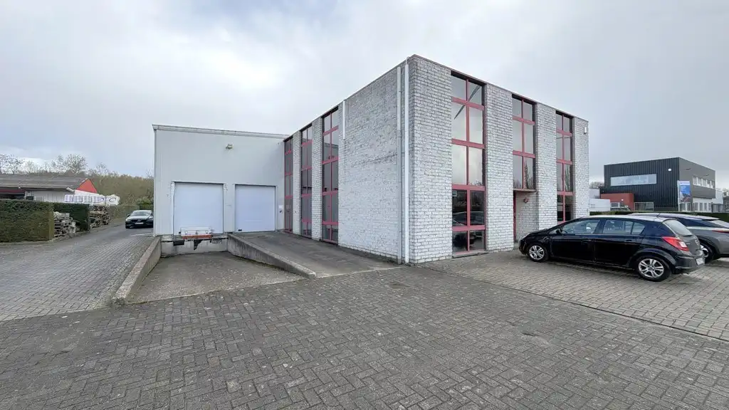 Bedrijfsgebouw met laadkades te huur nabij E313 in Olen foto 16
