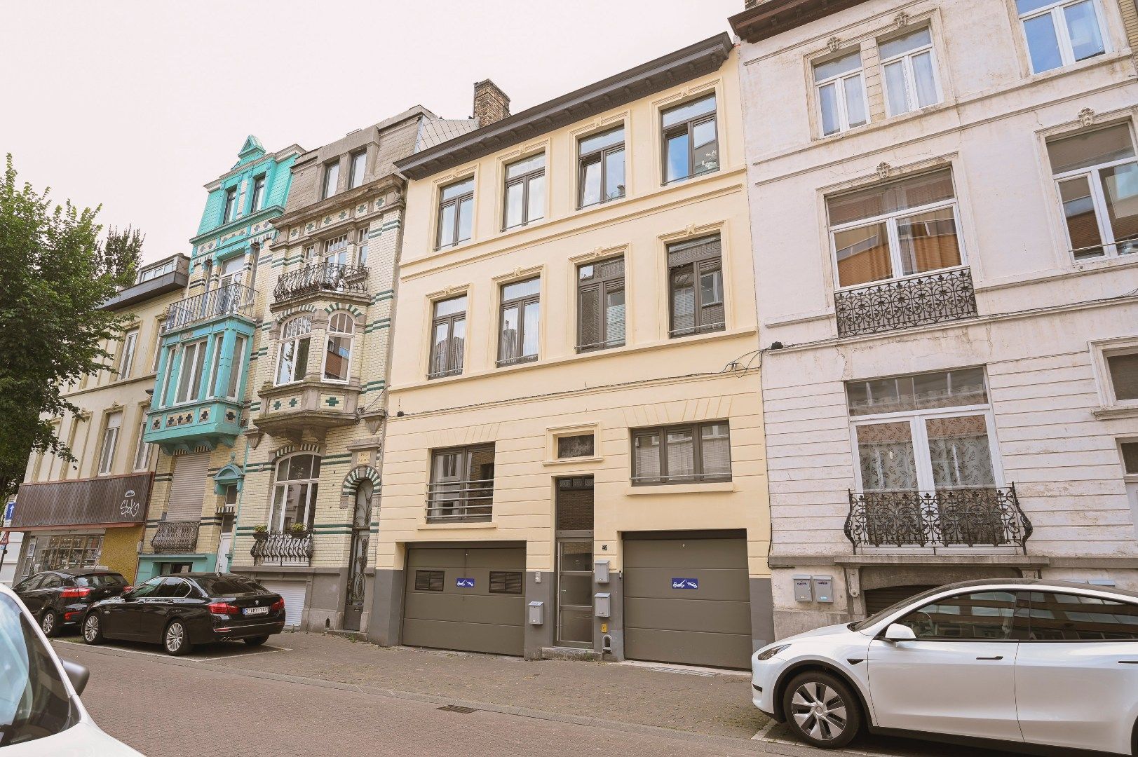 RUIME GARAGEBOX OP CENTRALE LIGGING NABIJ MERCATOR foto {{pictureIndex}}