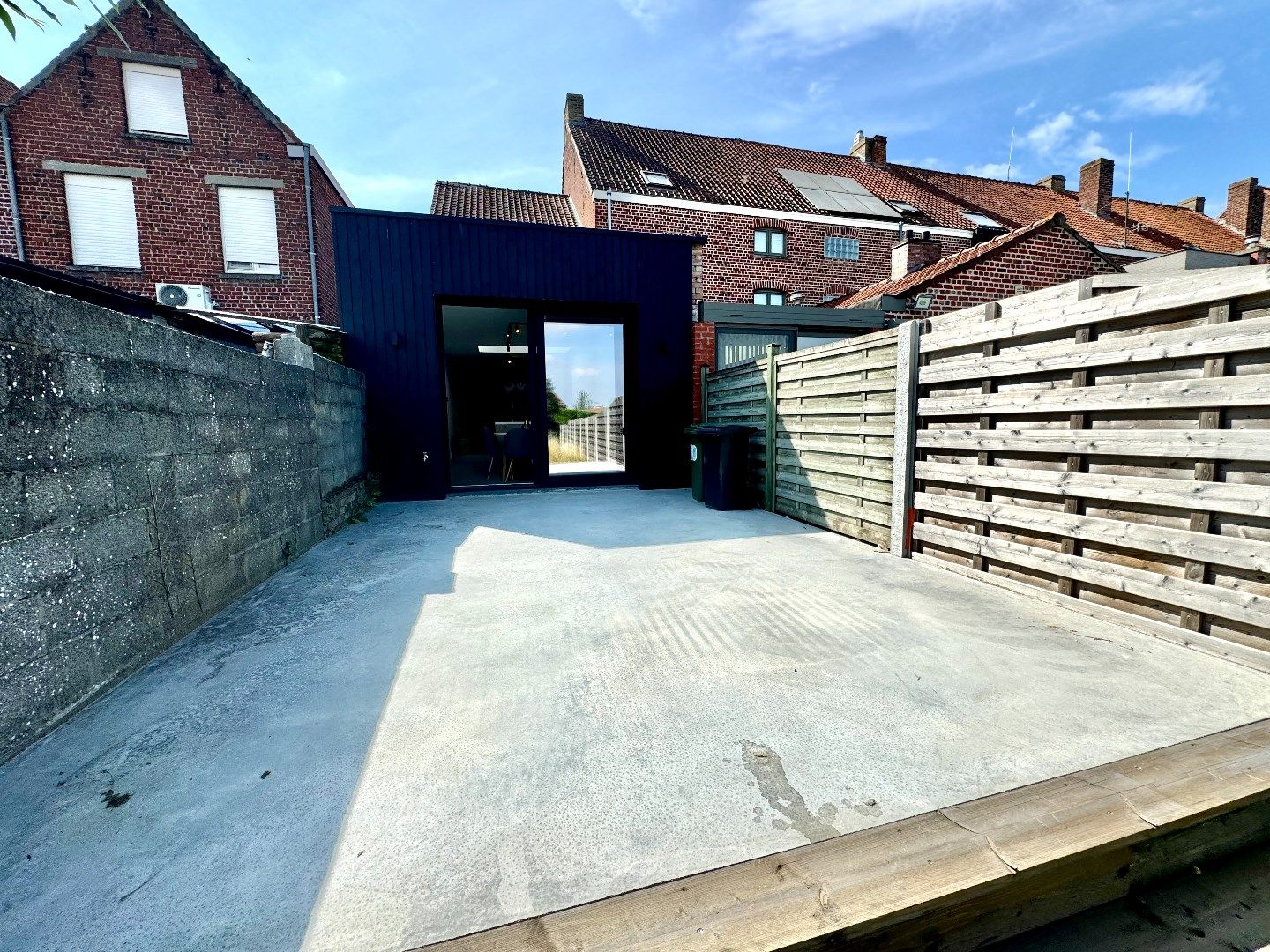 GERENOVEERDE WONING MET 2 SLPKS, TUIN EN HUURGARAGE foto 3