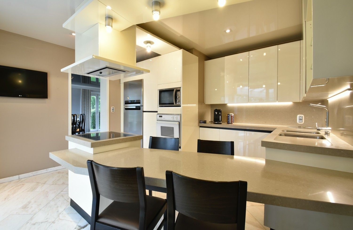 Klassevolle villa op een absolute zichtlocatie op een schitterend perceel met royale frontbreedte foto 13