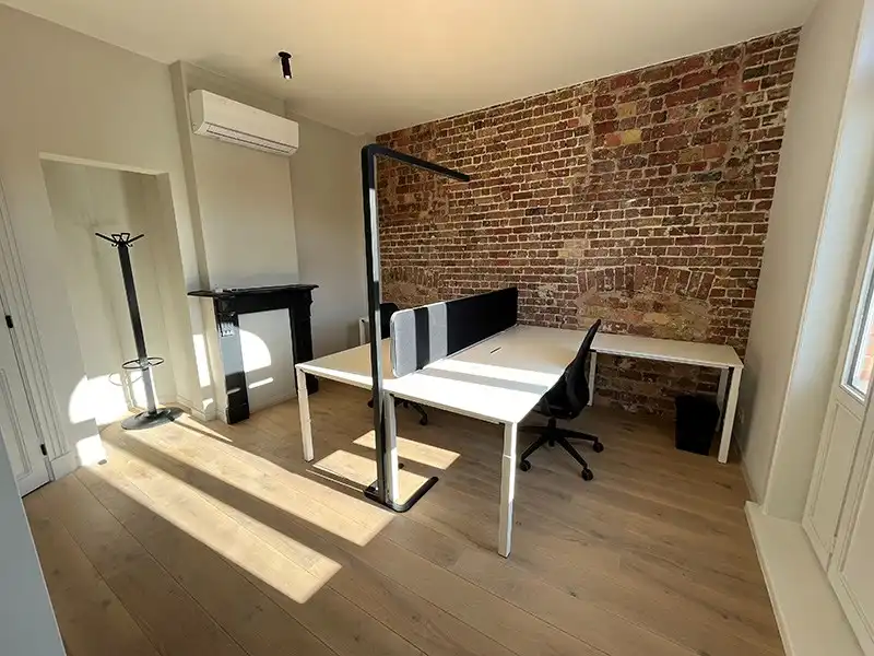 Gerenoveerd kantoorgebouw in Brugge: een nieuwe werkplekervaring! foto 9