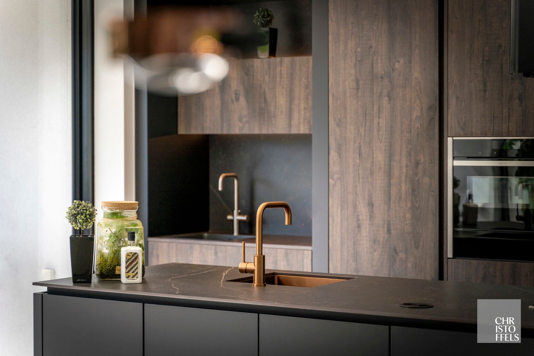 Multifunctioneel gebouw met 2 wooneenheden, kantoor en showroom op een perceel van 2.074 m²! foto 13